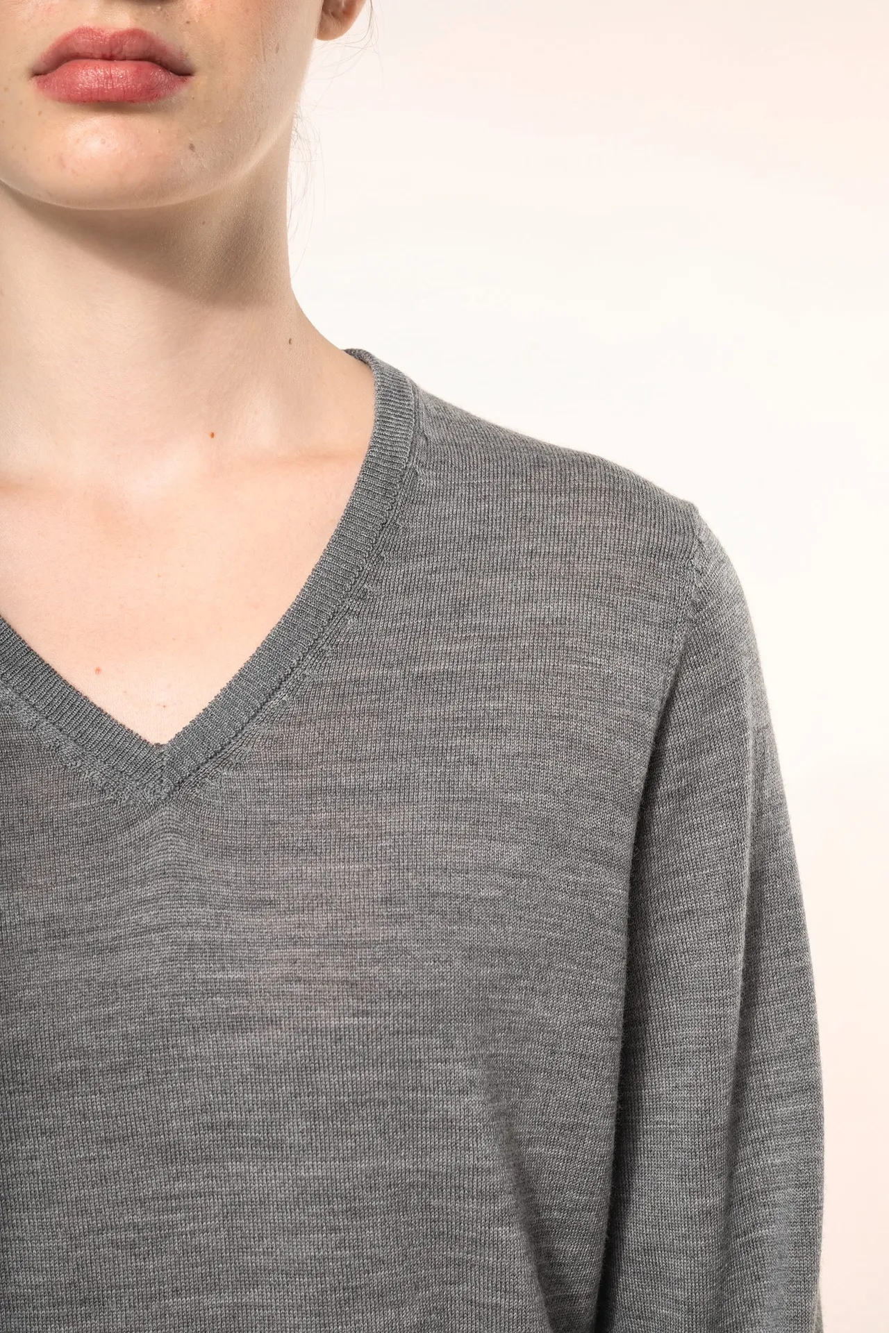 Merino-Damenpullover mit V-Ausschnitt