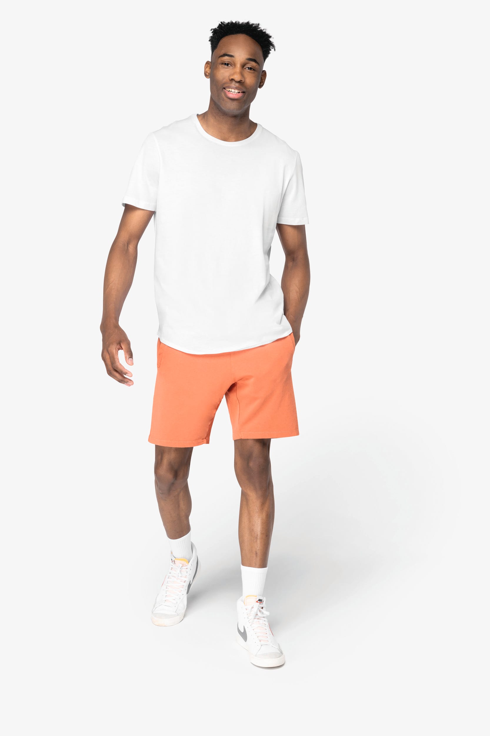 Herren-T-Shirt mit abgerundetem Saum