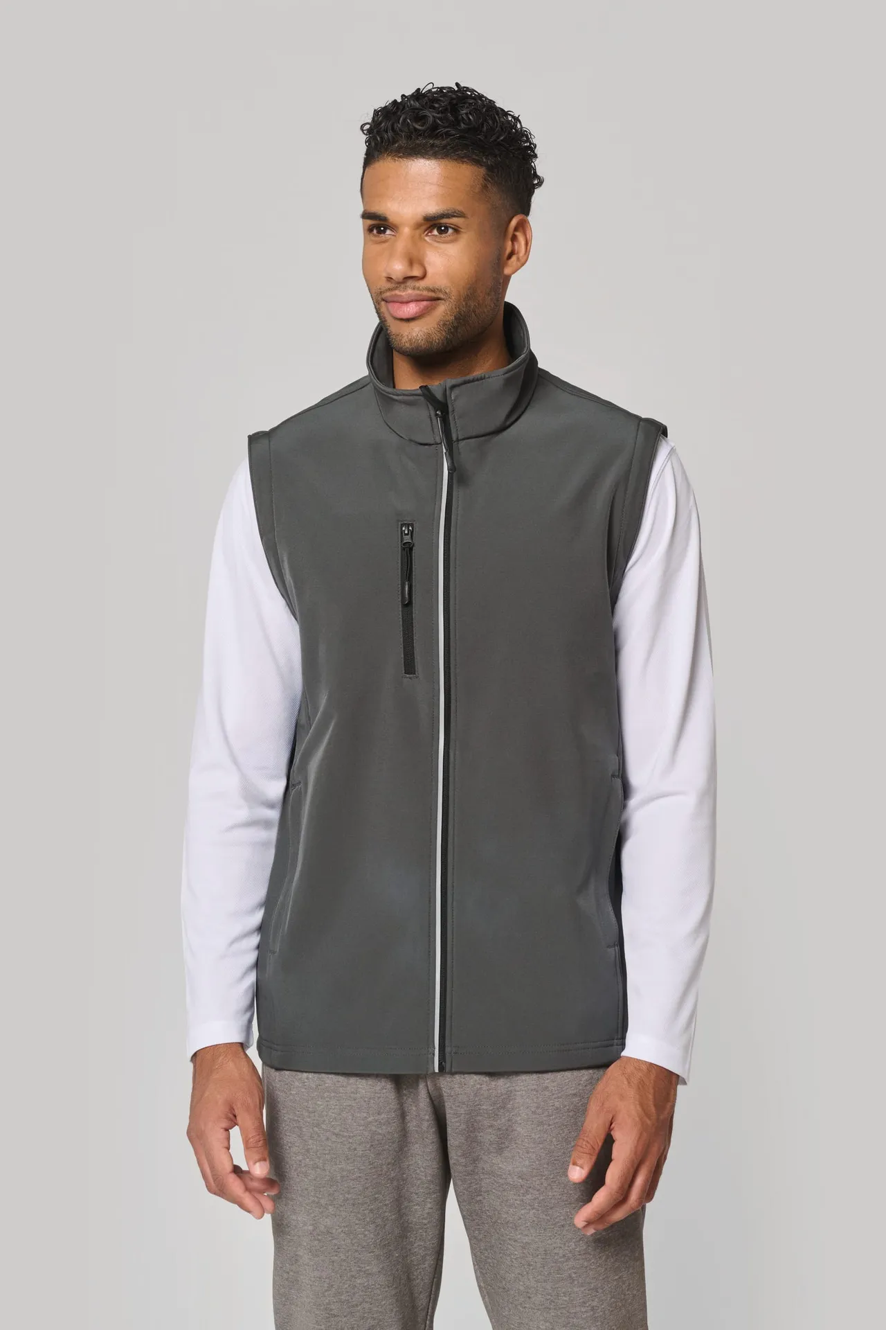 Softshelljacke mit abnehmbaren Ärmeln