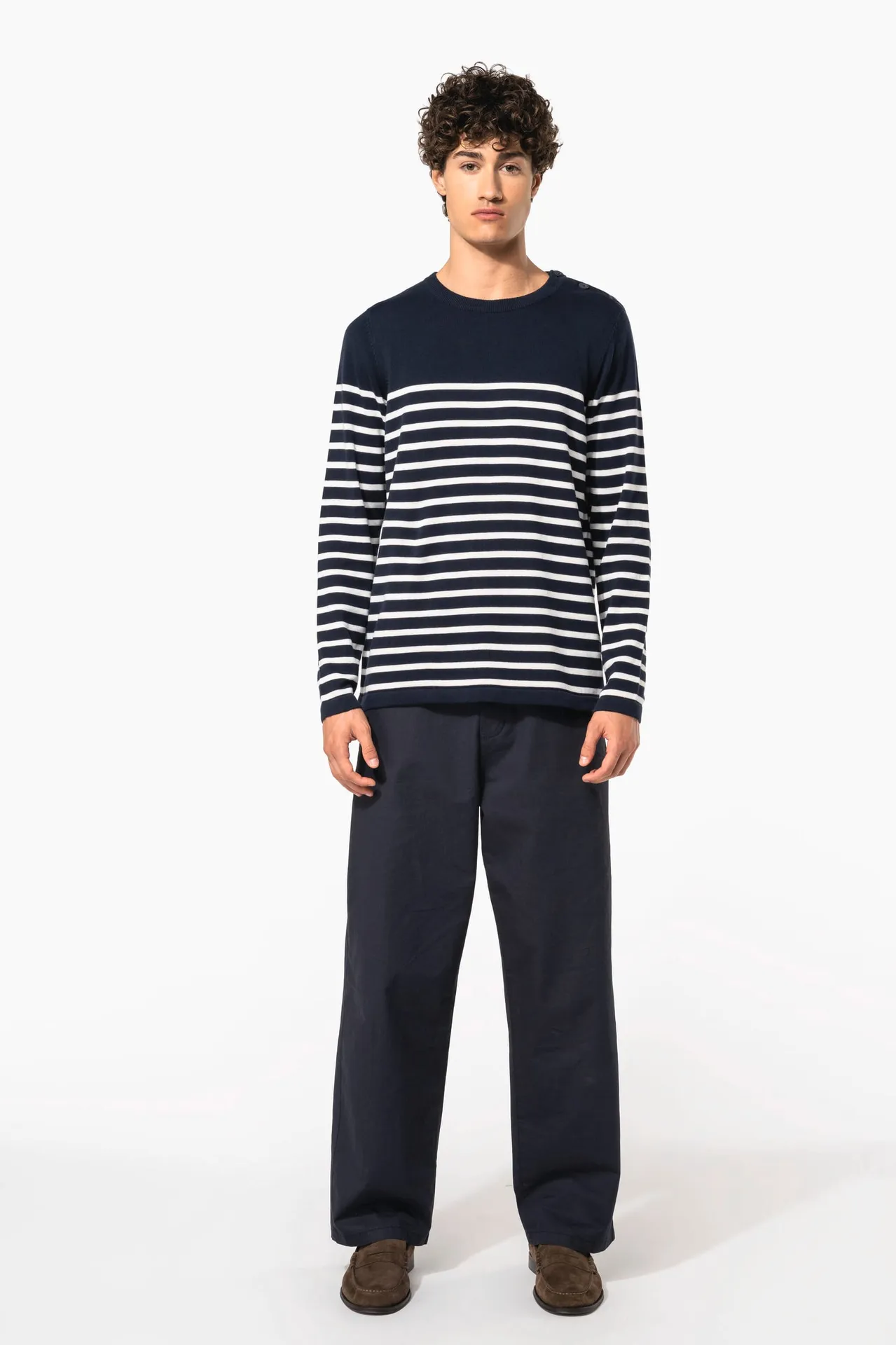 Herrenpullover im Marine-Stil