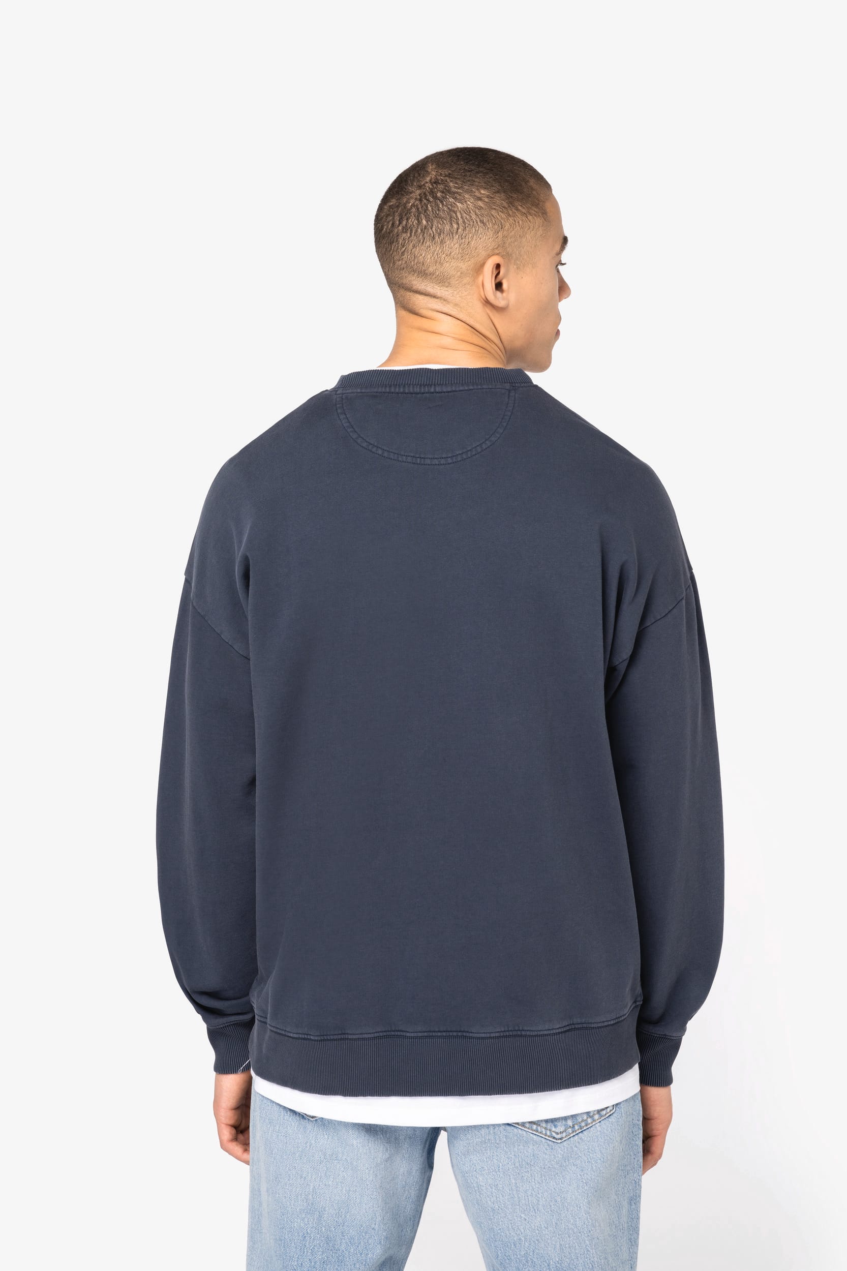 Ausgewaschenes umweltfreundliches Oversize Unisex-Sweatshirt mit Rundhalsausschnitt Ausgewaschenes umweltfreundliches Oversize Unisex-Sweatshirt mit Rundhalsausschnitt