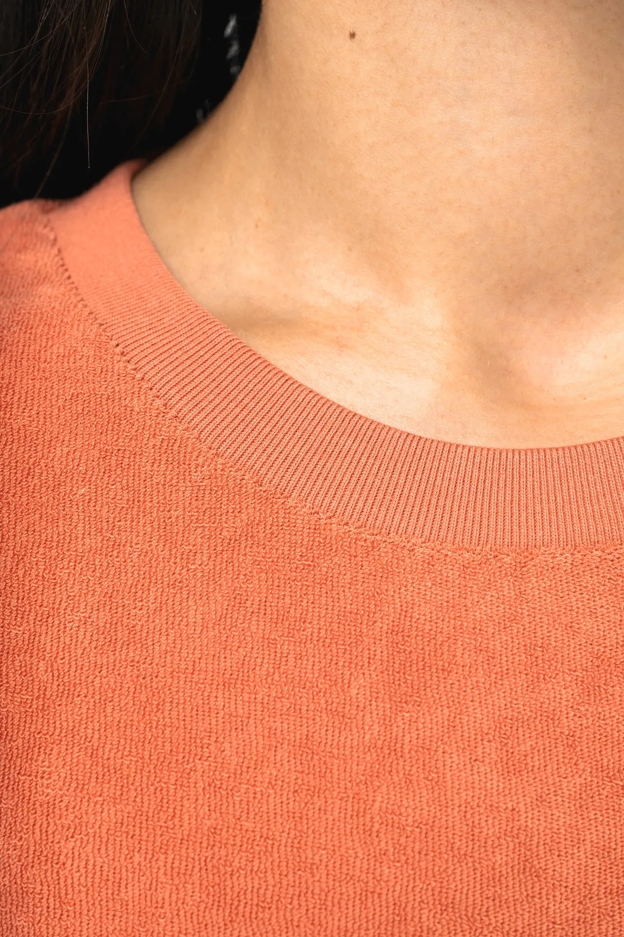 Umweltfreundliches Damen-T-Shirt-Kleid aus Frottee mit überschnittener Schulterpartie