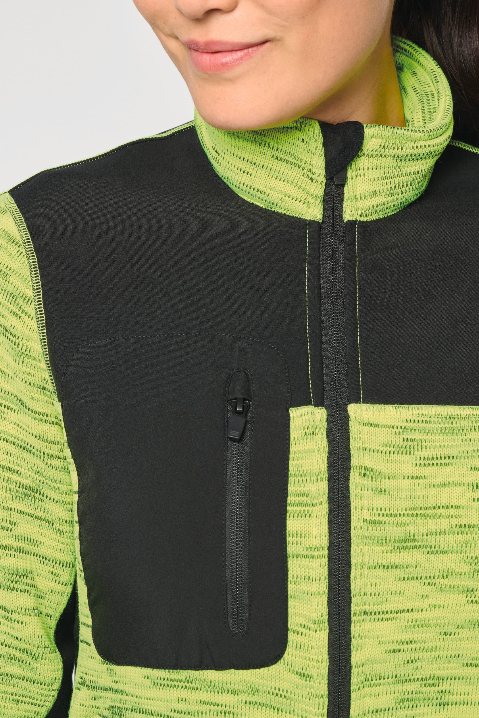 Recycelte Jacke aus Polyestertrikot für Damen