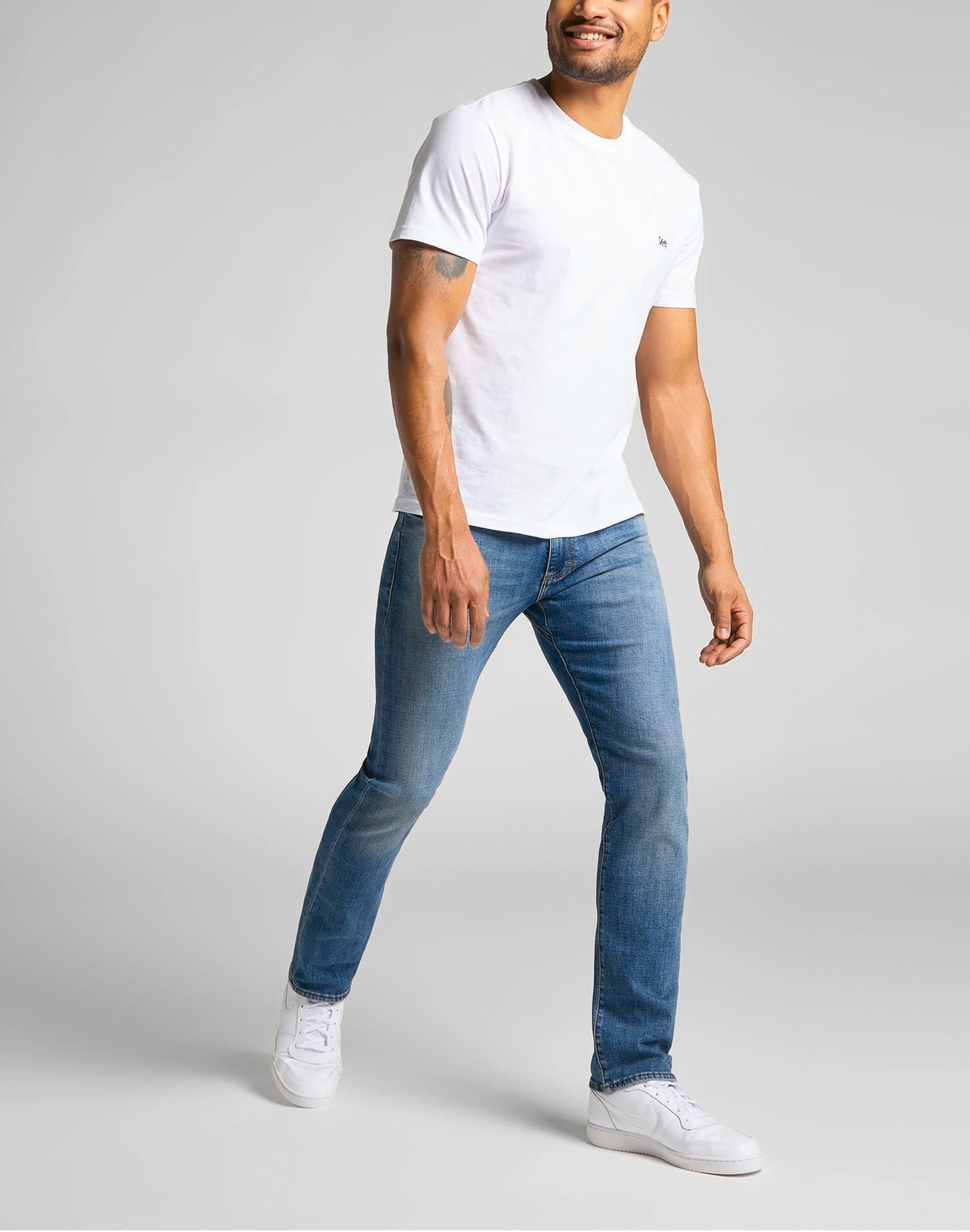 Extreme Motion Slim Fit Jeans