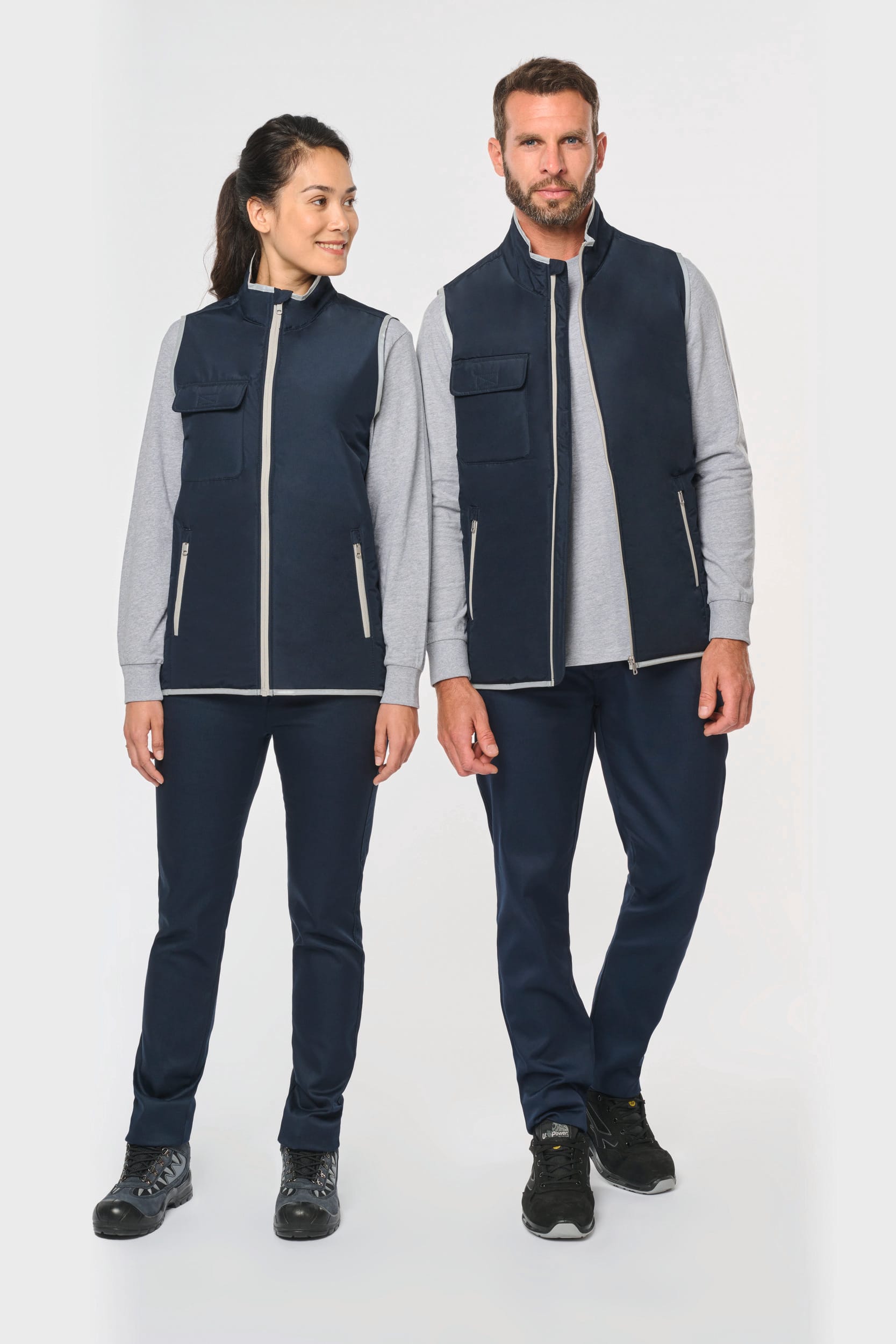 4-lagiger Bodywarmer mit Wärmeisolierung. 4-lagiger Bodywarmer mit Wärmeisolierung.