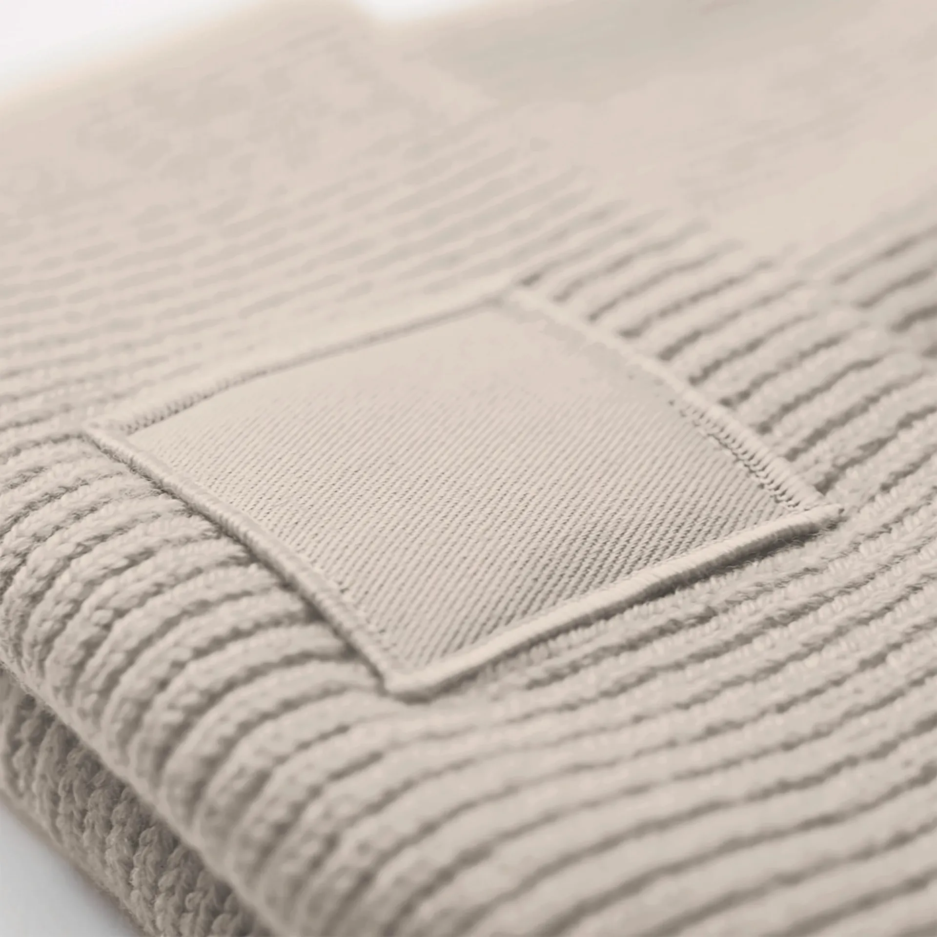 Mütze mit breiter Krempe und Ton-in-Ton-Patch