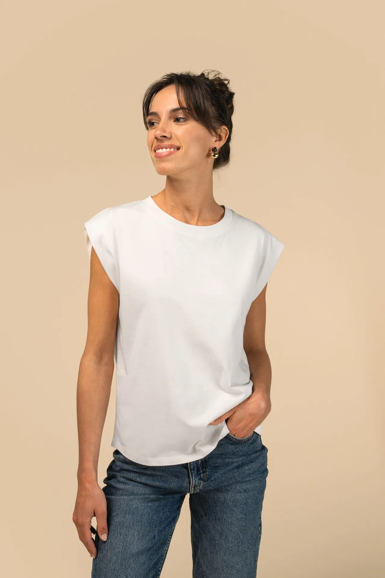 Nachhaltiges ärmelloses Damen-T-Shirt mit Schulterpolstern