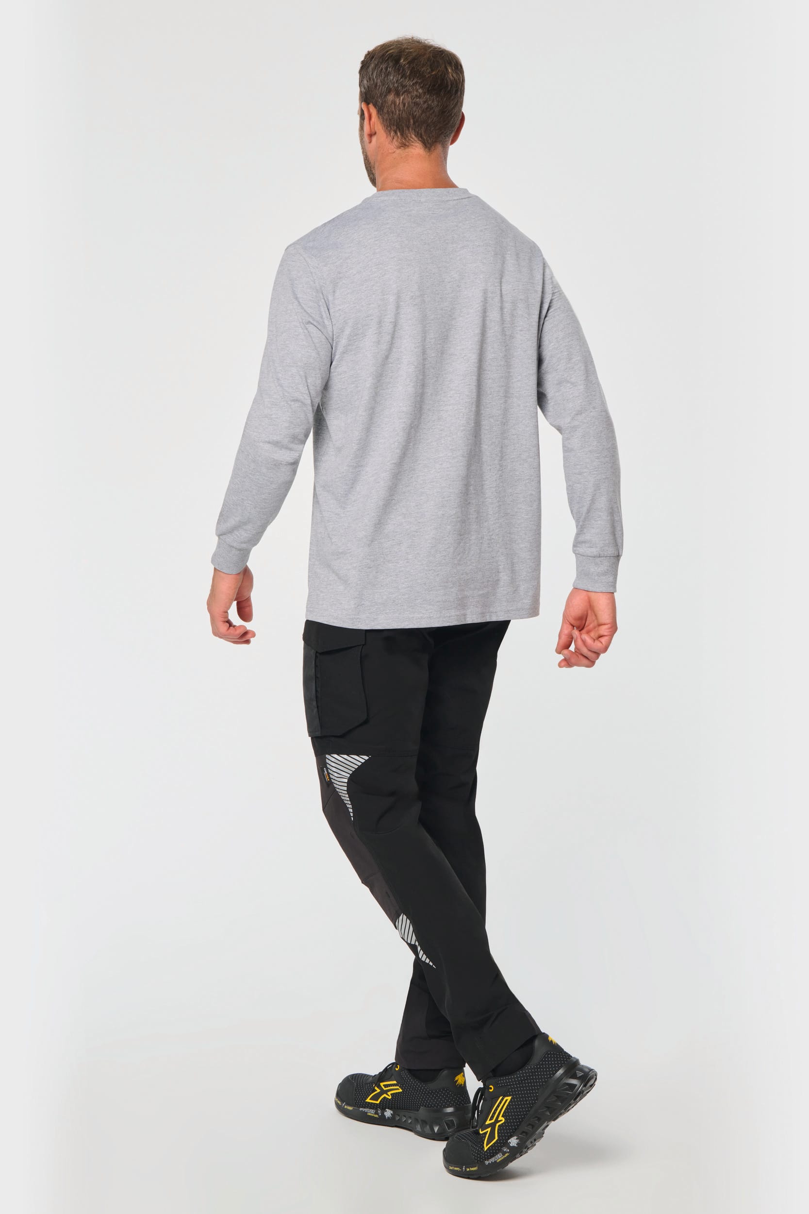 Leichte Stretchhose mit mehreren Taschen aus recyceltem Material
