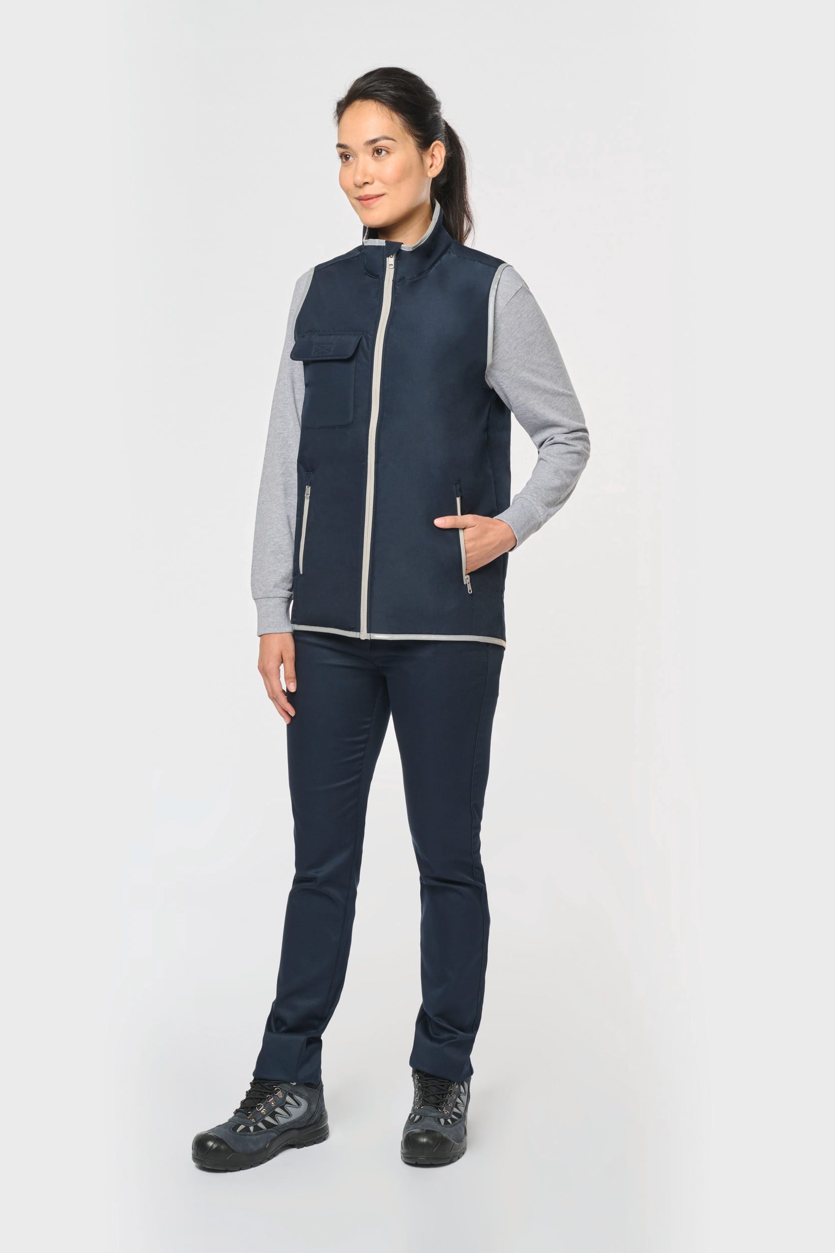 4-lagiger Bodywarmer mit Wärmeisolierung. 4-lagiger Bodywarmer mit Wärmeisolierung.