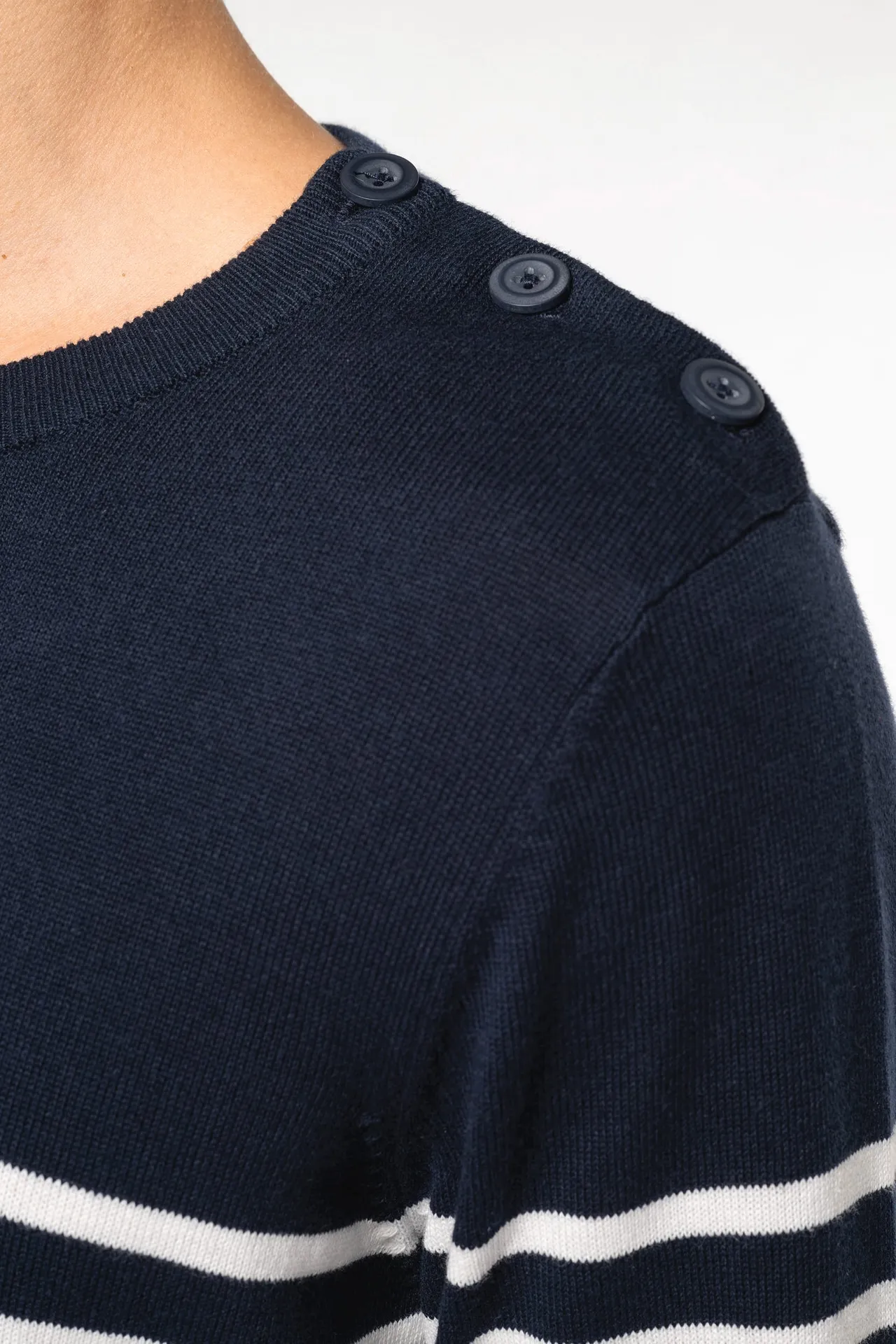 Herrenpullover im Marine-Stil