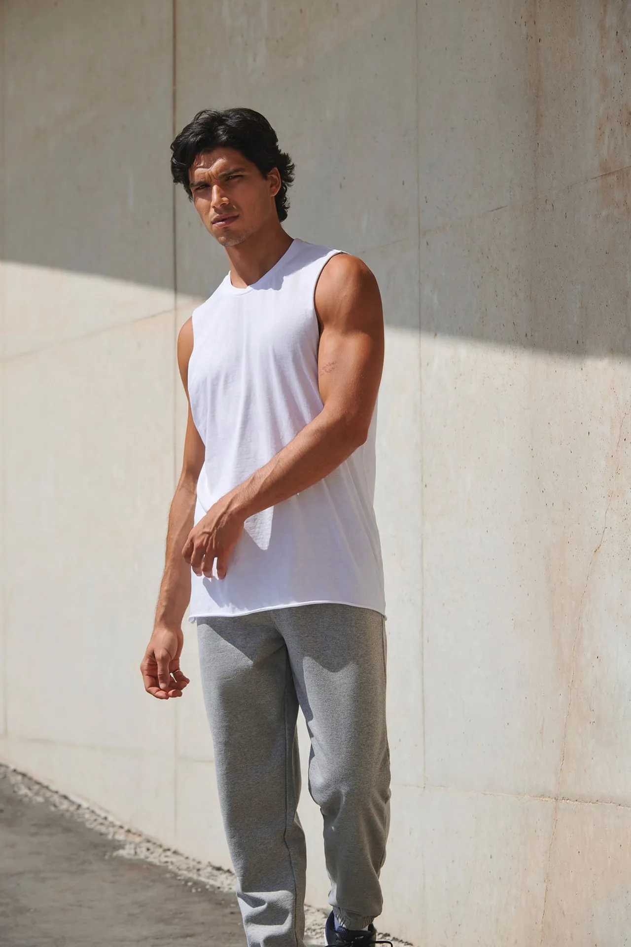 Ausgestelltes achselhemd für Herren