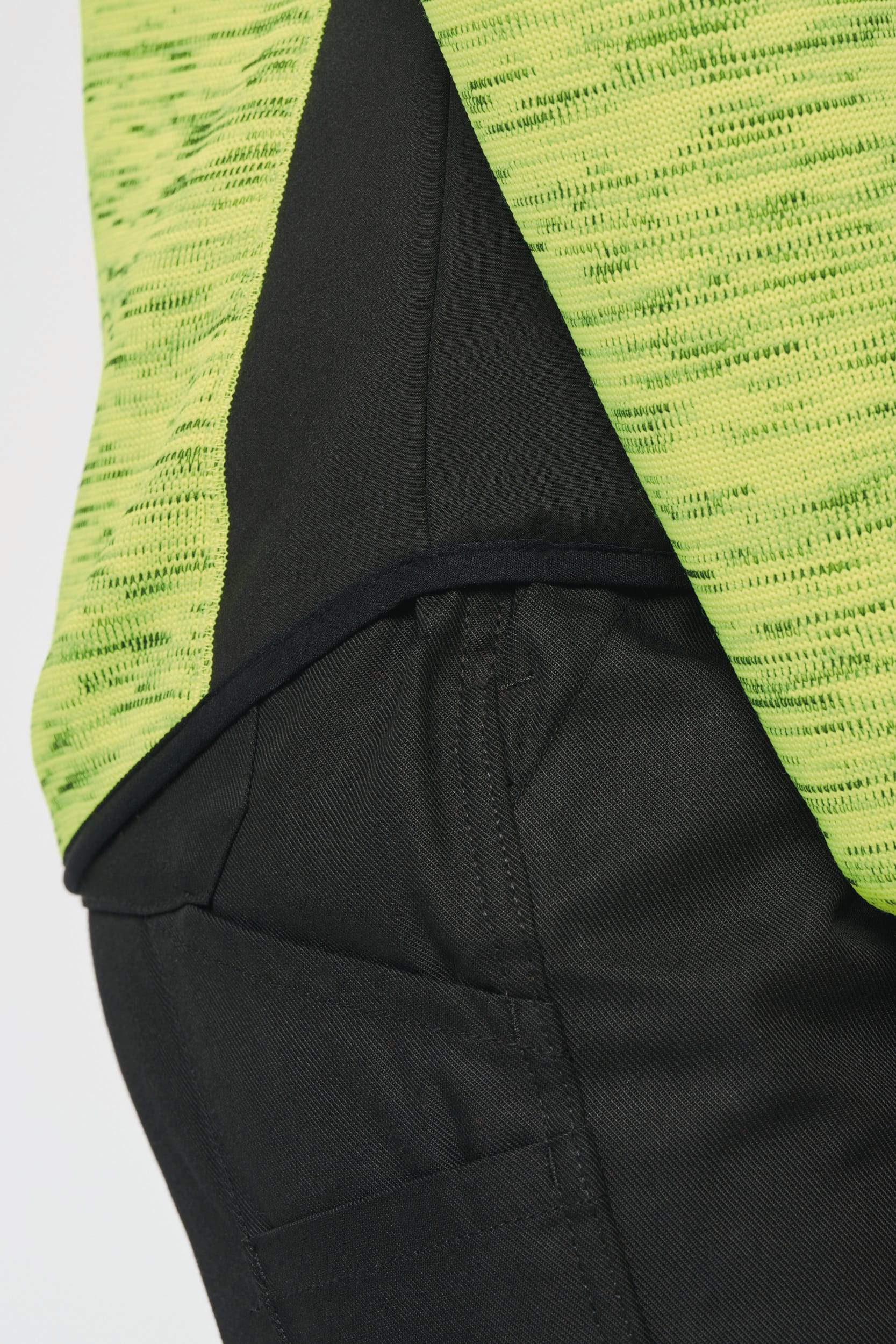 Recycelte Jacke aus Polyestertrikot für Damen