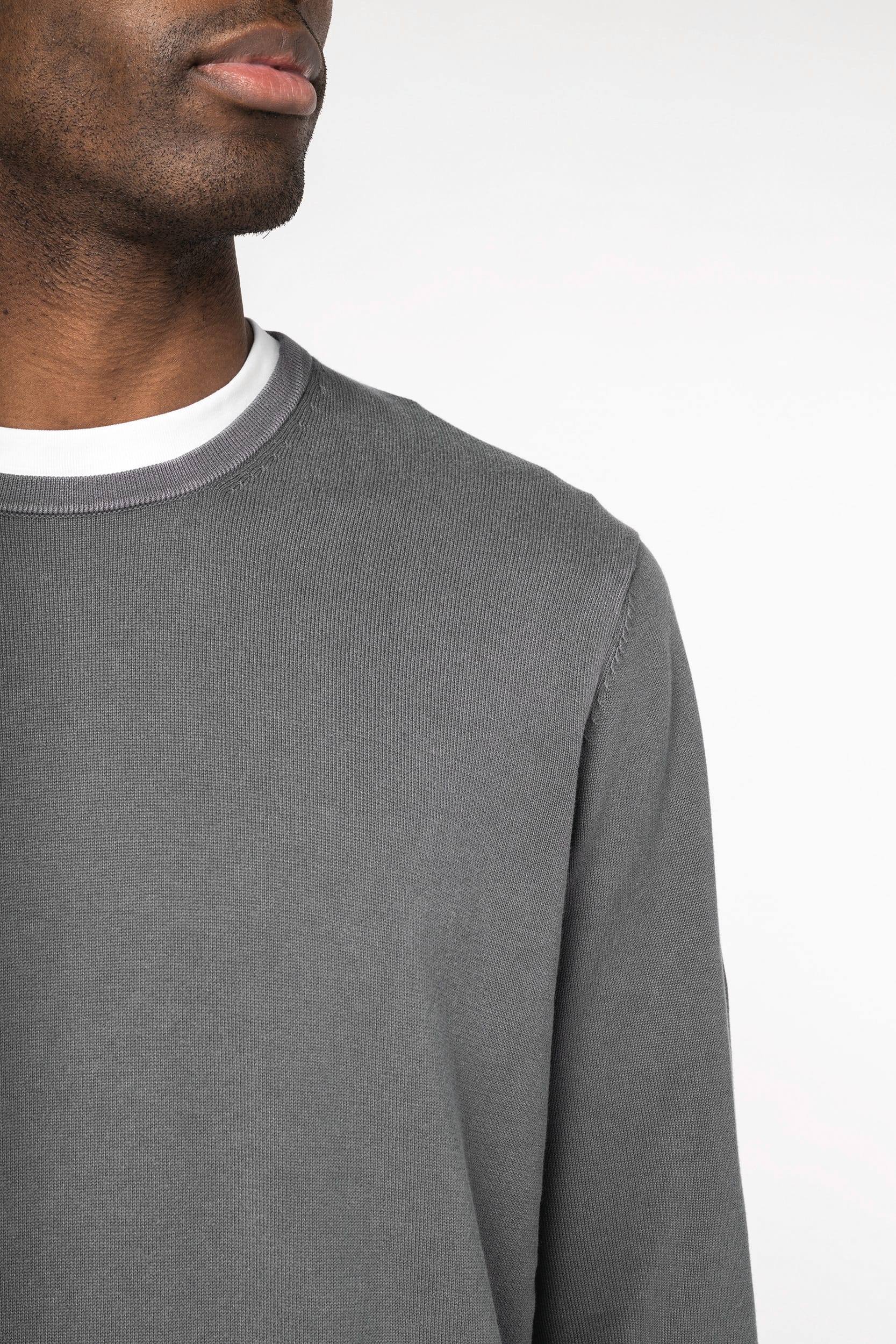 Umweltfreundlicher ausgewaschener Herrenpullover mit Rundhalsausschnitt