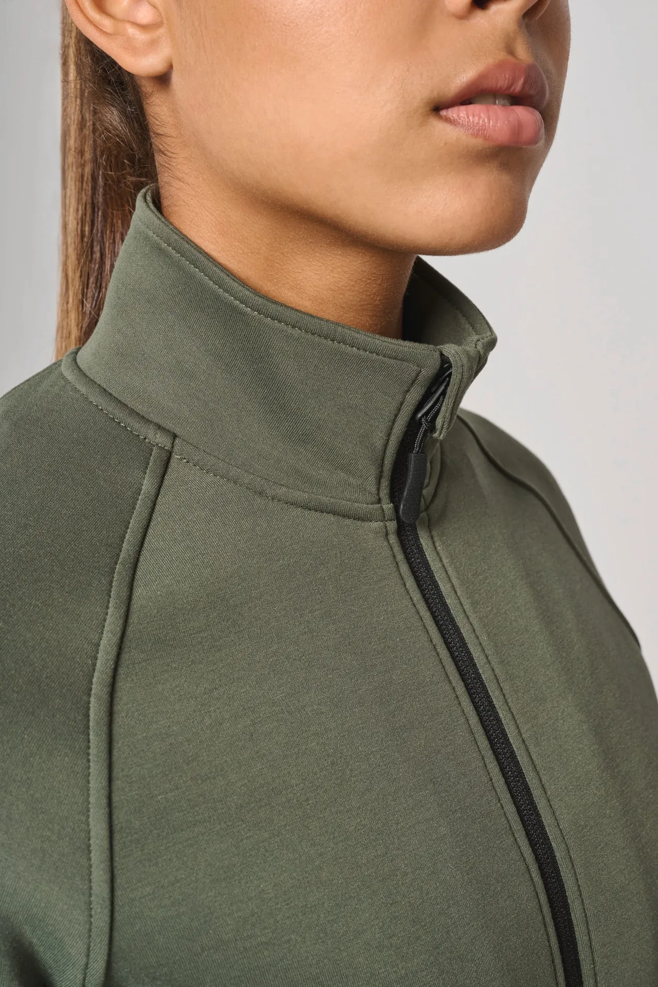 Damenjacke mit hochgeschlossenem Kragen