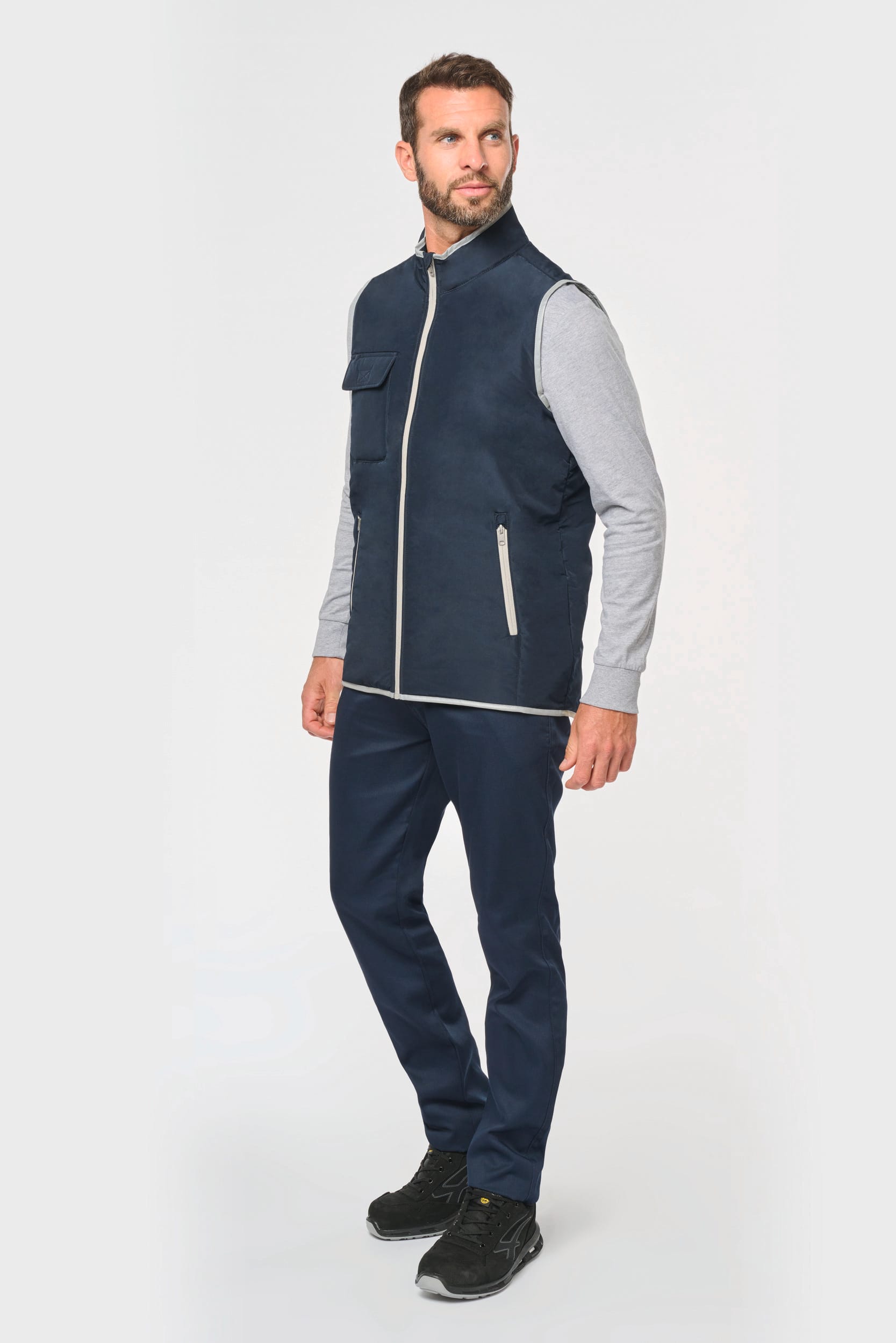 4-lagiger Bodywarmer mit Wärmeisolierung. 4-lagiger Bodywarmer mit Wärmeisolierung.