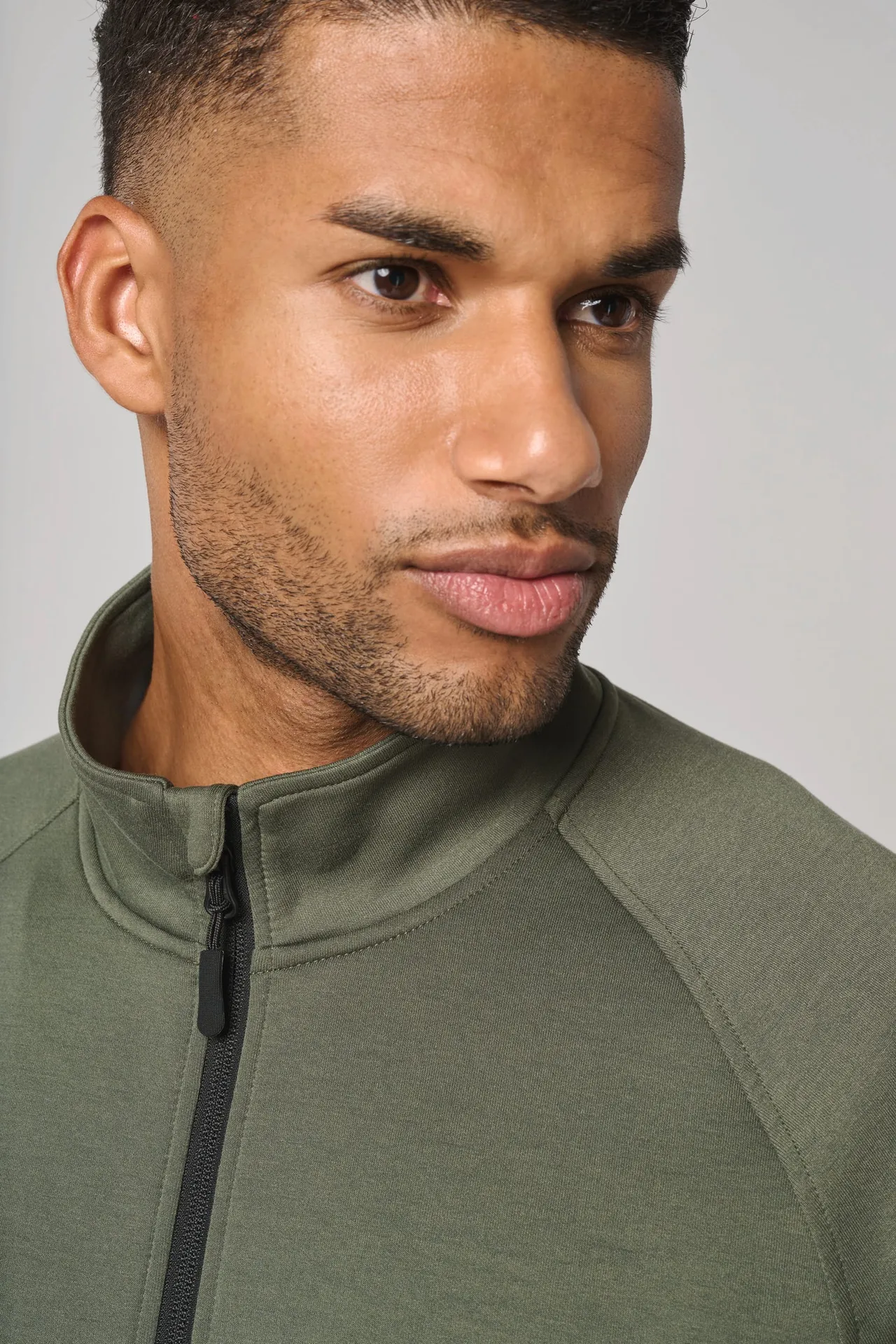 Jacke mit hochgeschlossenem Kragen