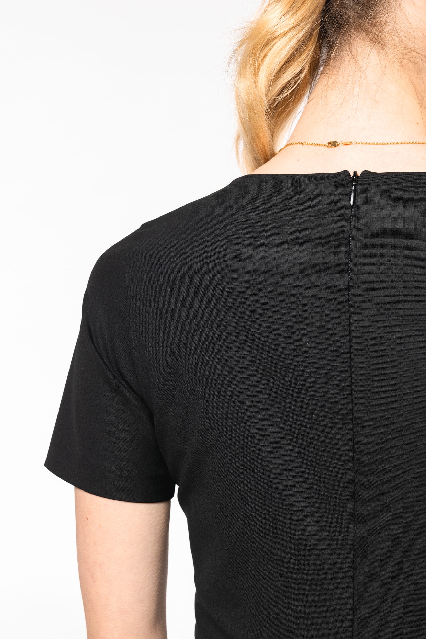 Kleid mit geradem Schnitt Kleid mit geradem Schnitt