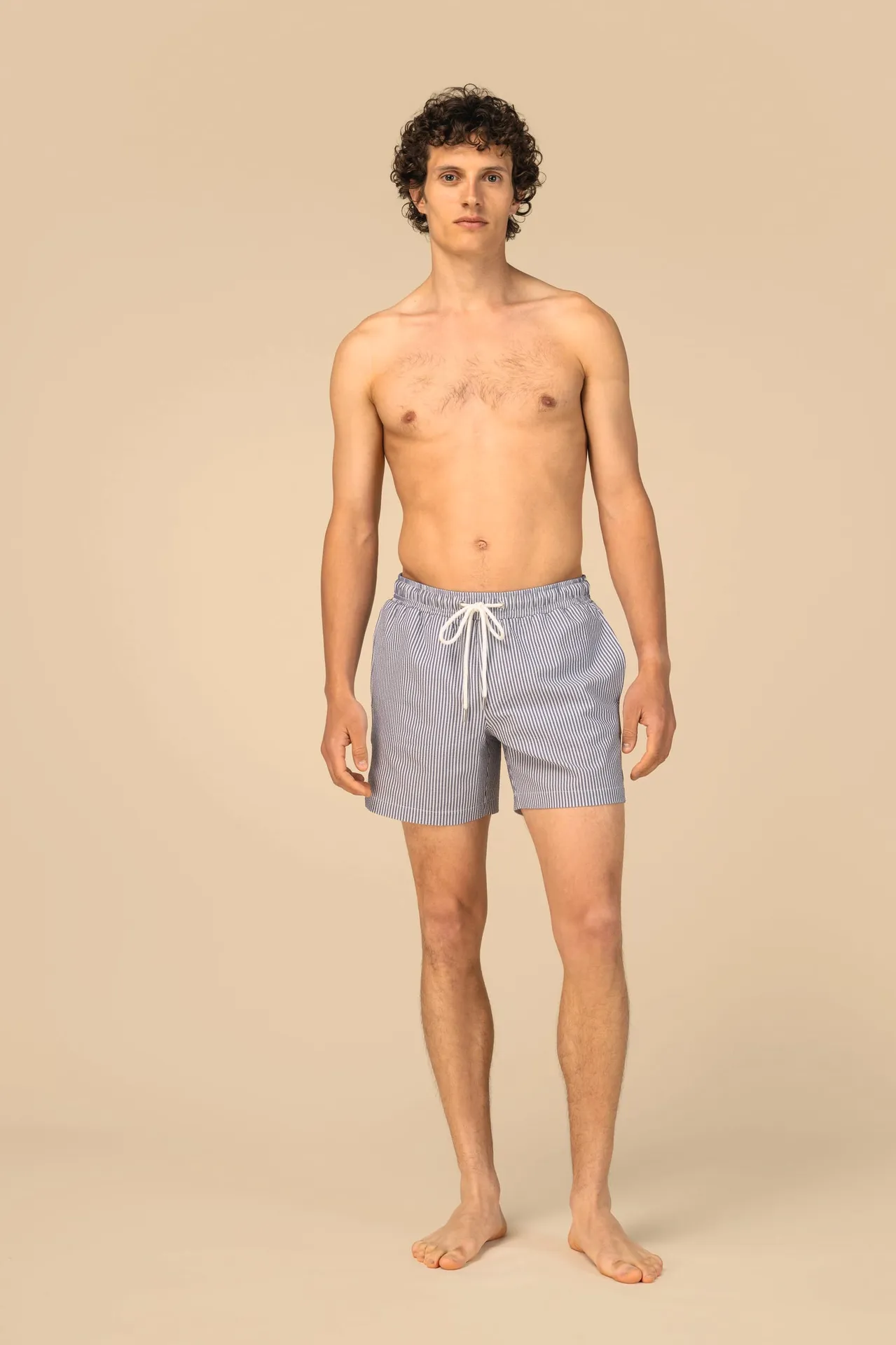 Umweltfreundliche gestreifte Badeshorts für Herren