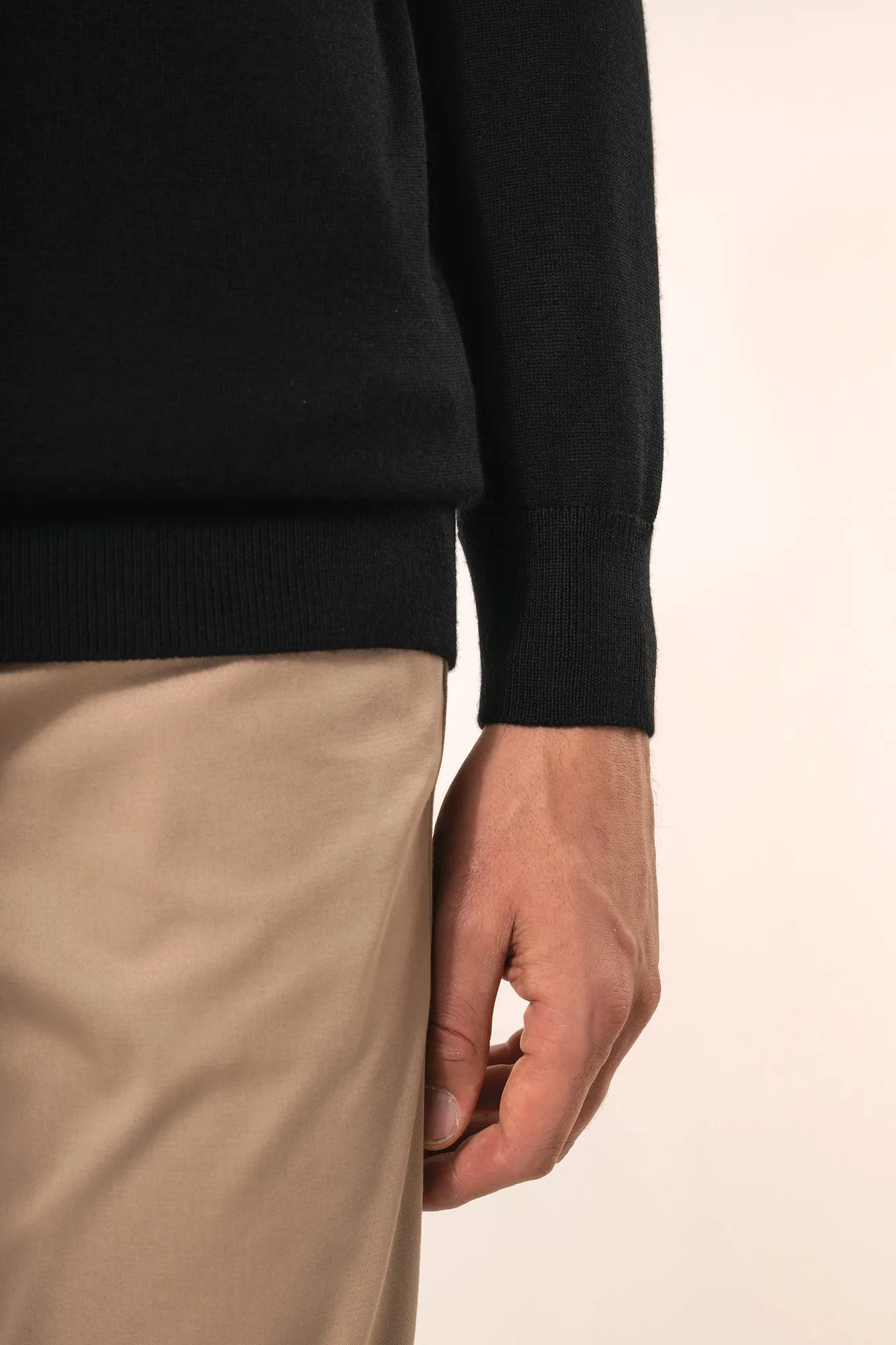 Merino-Herrenpullover mit V-Ausschnitt