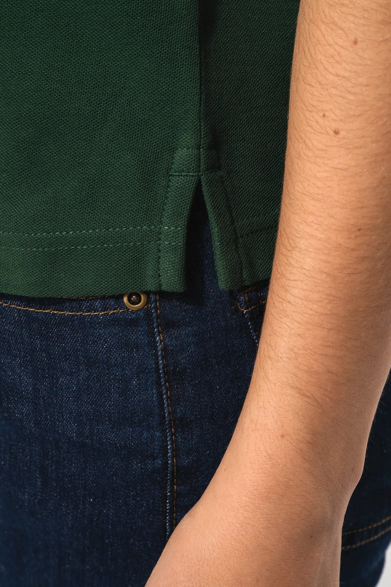 Damen Poloshirt mit kurzen Ärmeln und kontrastfarbenen Paspeln