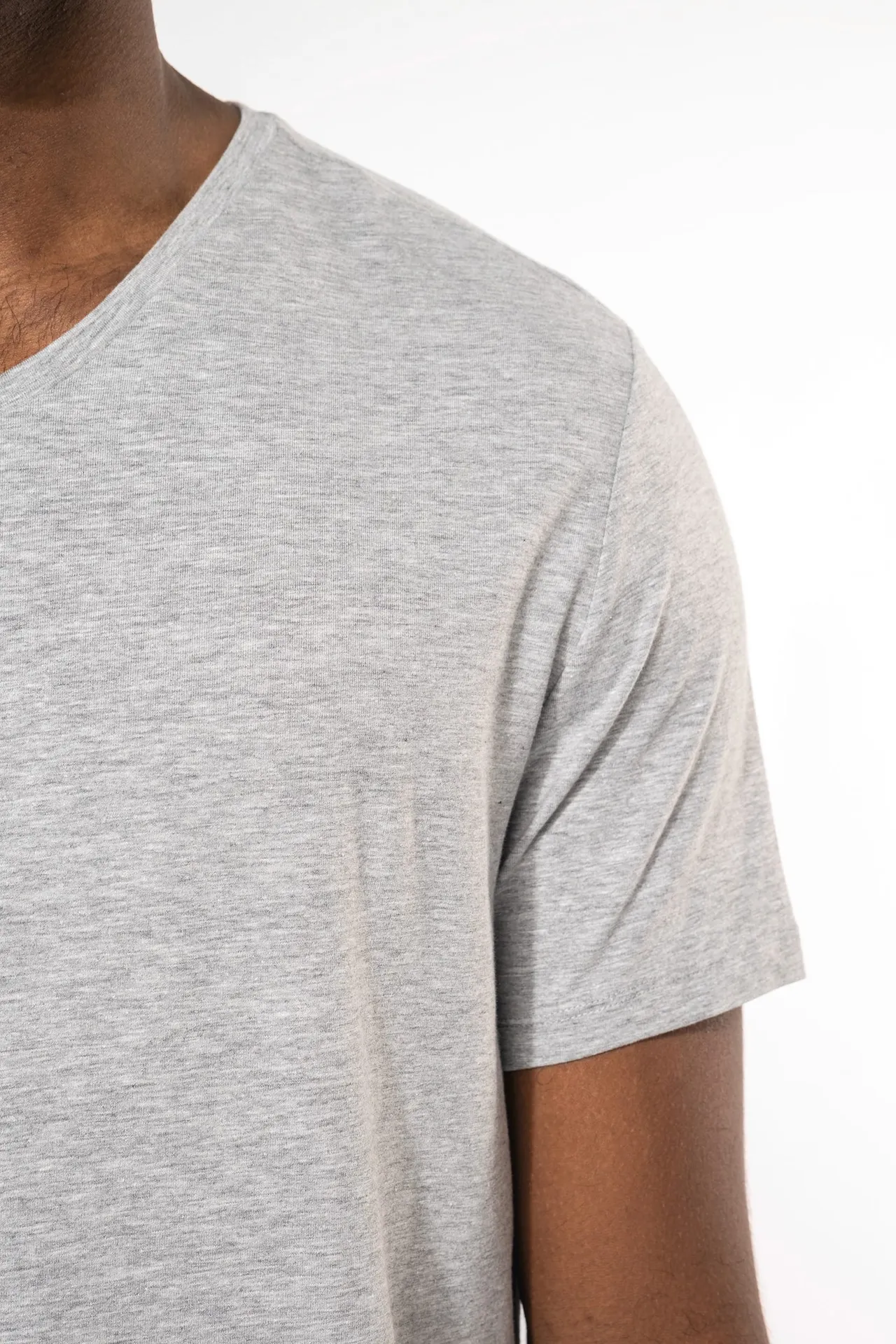 Kurzarm-T-Shirt mit V-Ausschnitt