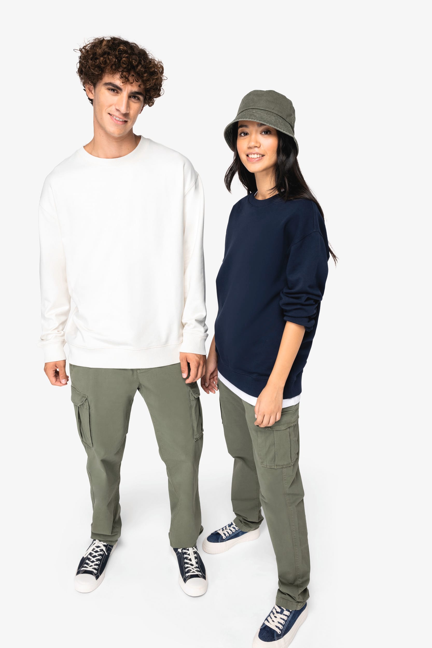 Umweltfreundliches Unisex Sweatshirt mit Rundhalsausschnitt und hängenden Schultern aus French Terry