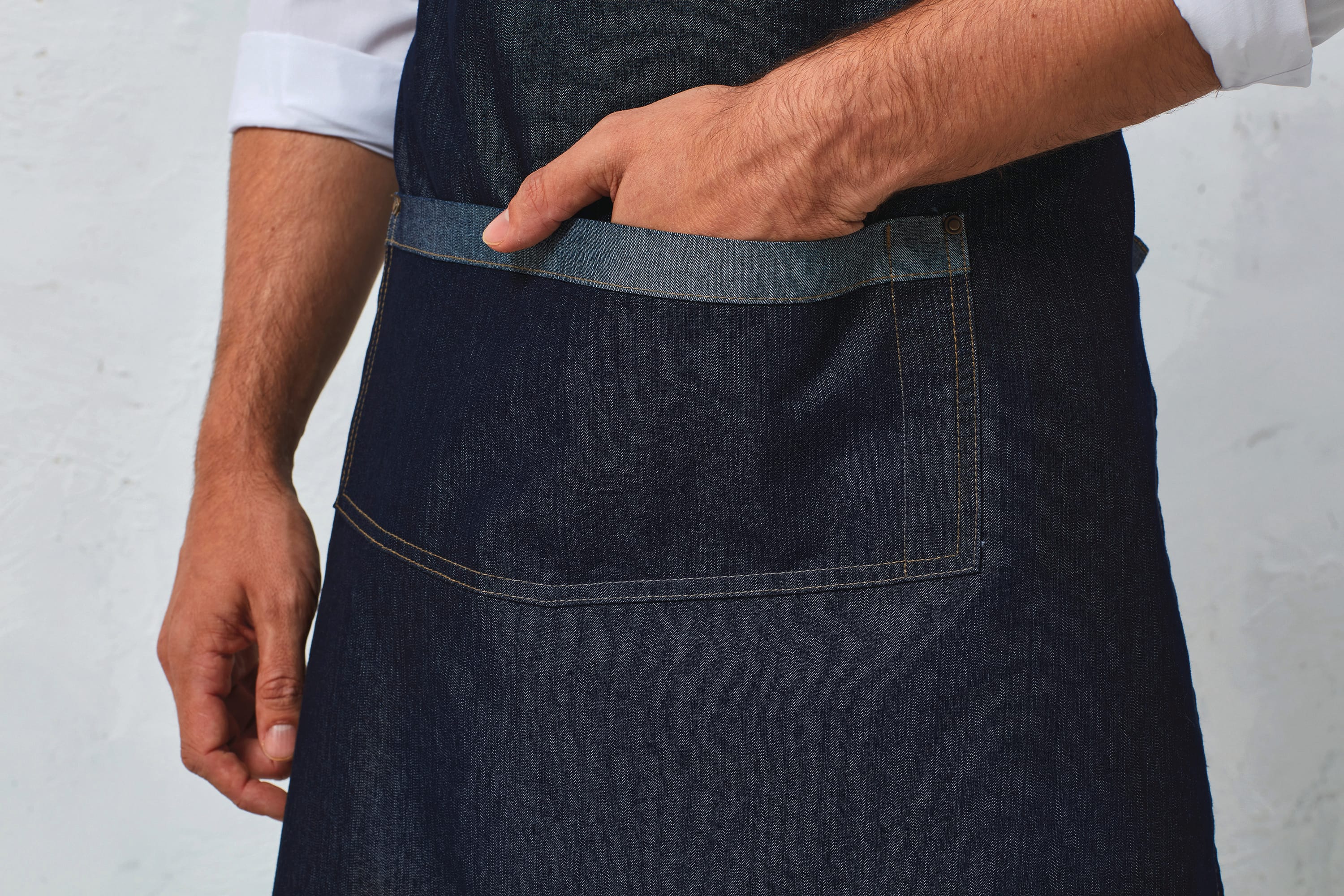 Domain - Contrast denim bib apron