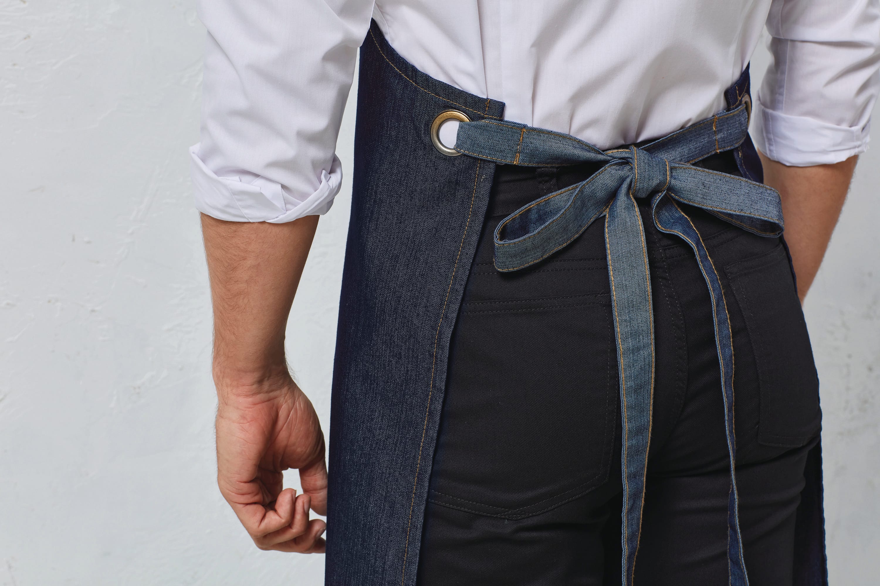 Domain - Contrast denim bib apron