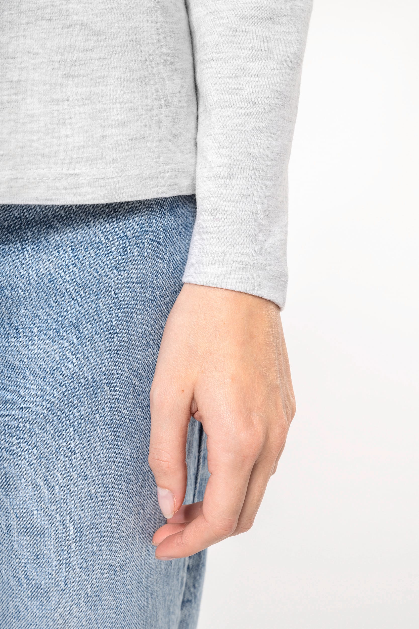 Ladies' long-sleeved crew neck T-shirt