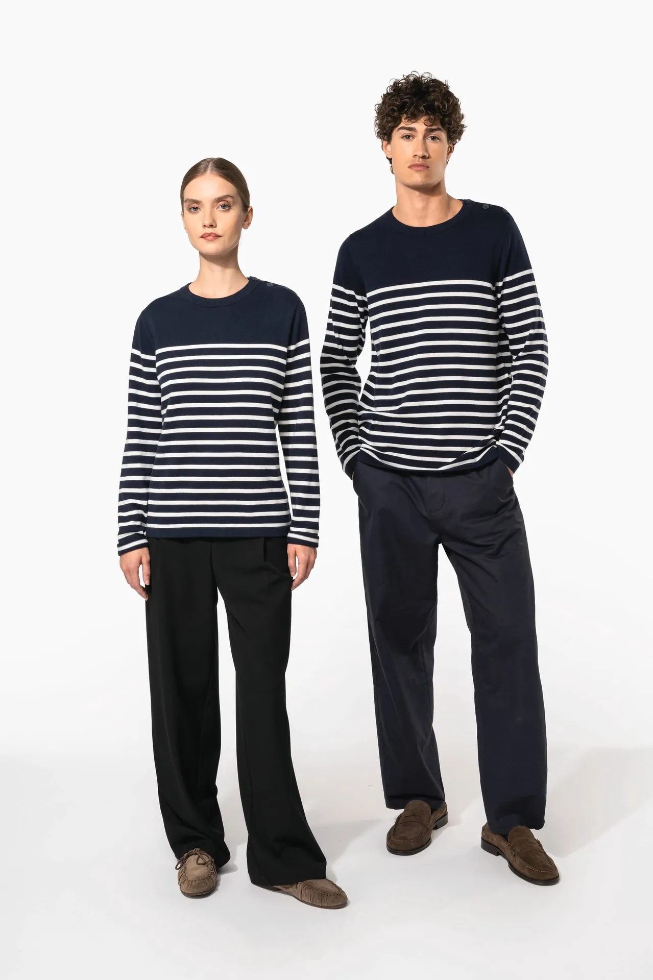 Damenpullover im Marine-Stil