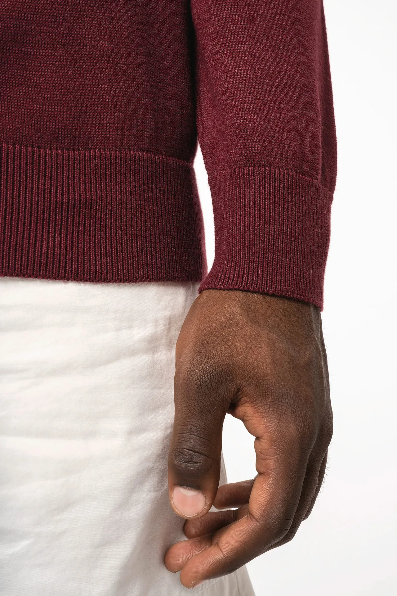 Herrenpullover mit V-Ausschnitt