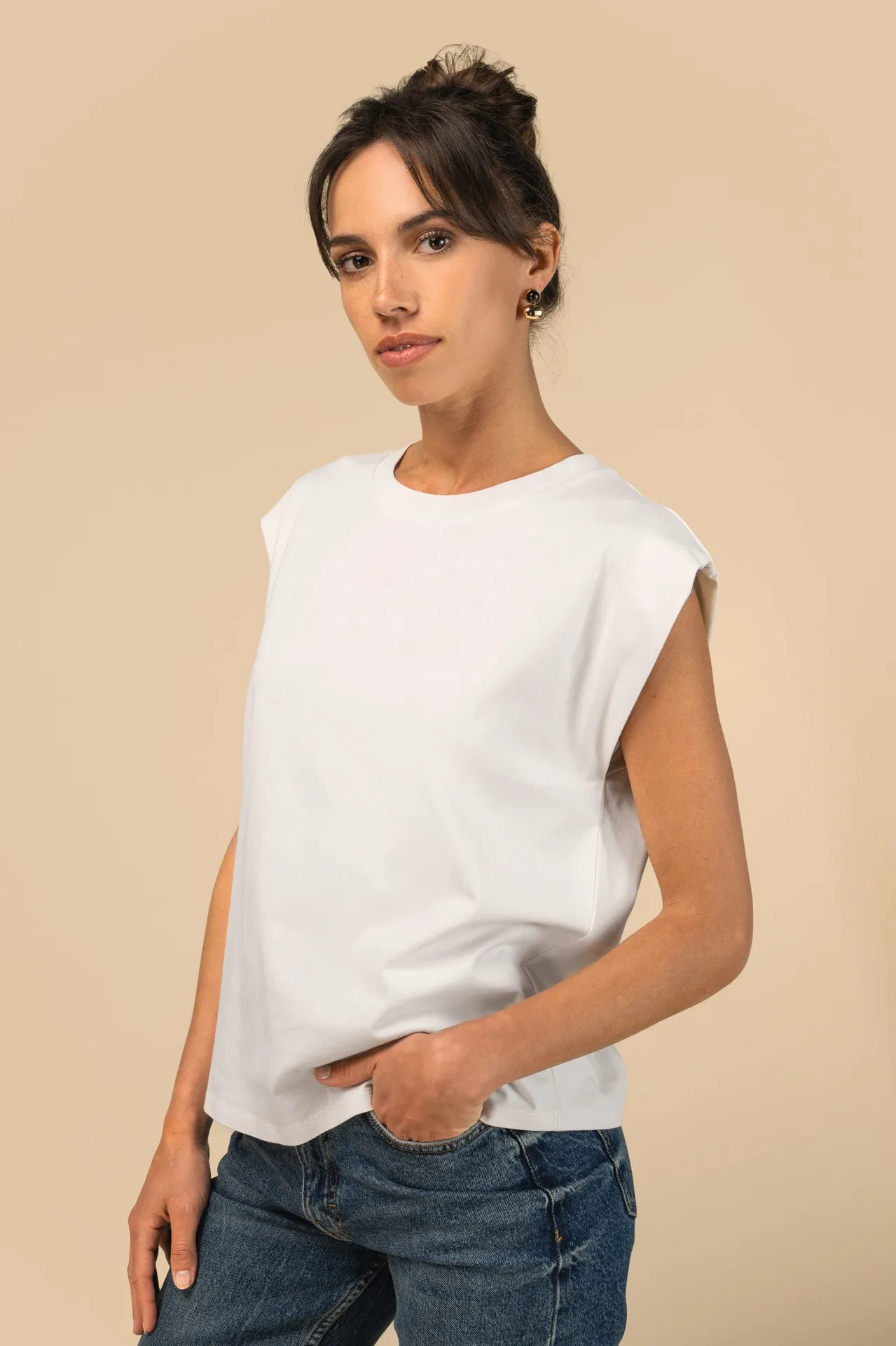 Nachhaltiges ärmelloses Damen-T-Shirt mit Schulterpolstern