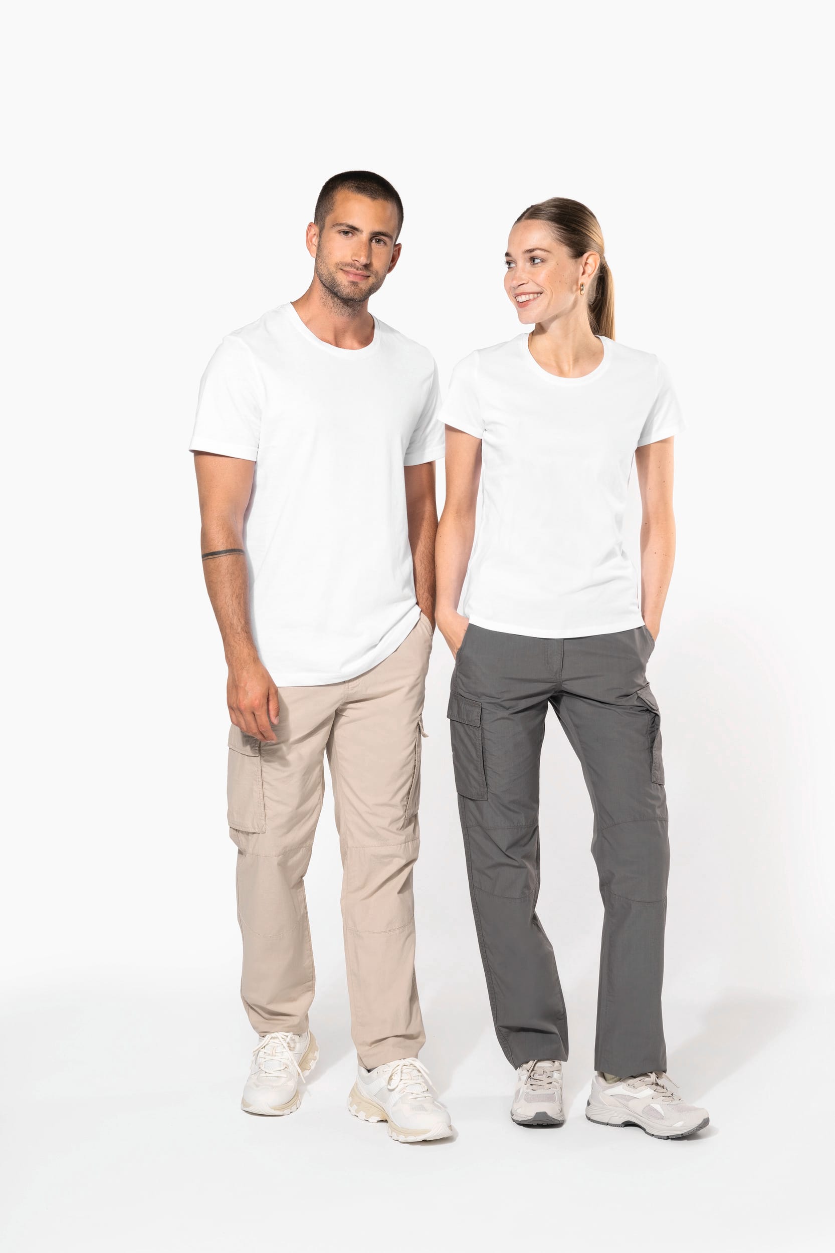 Leichte Damenhose mit mehreren Taschen