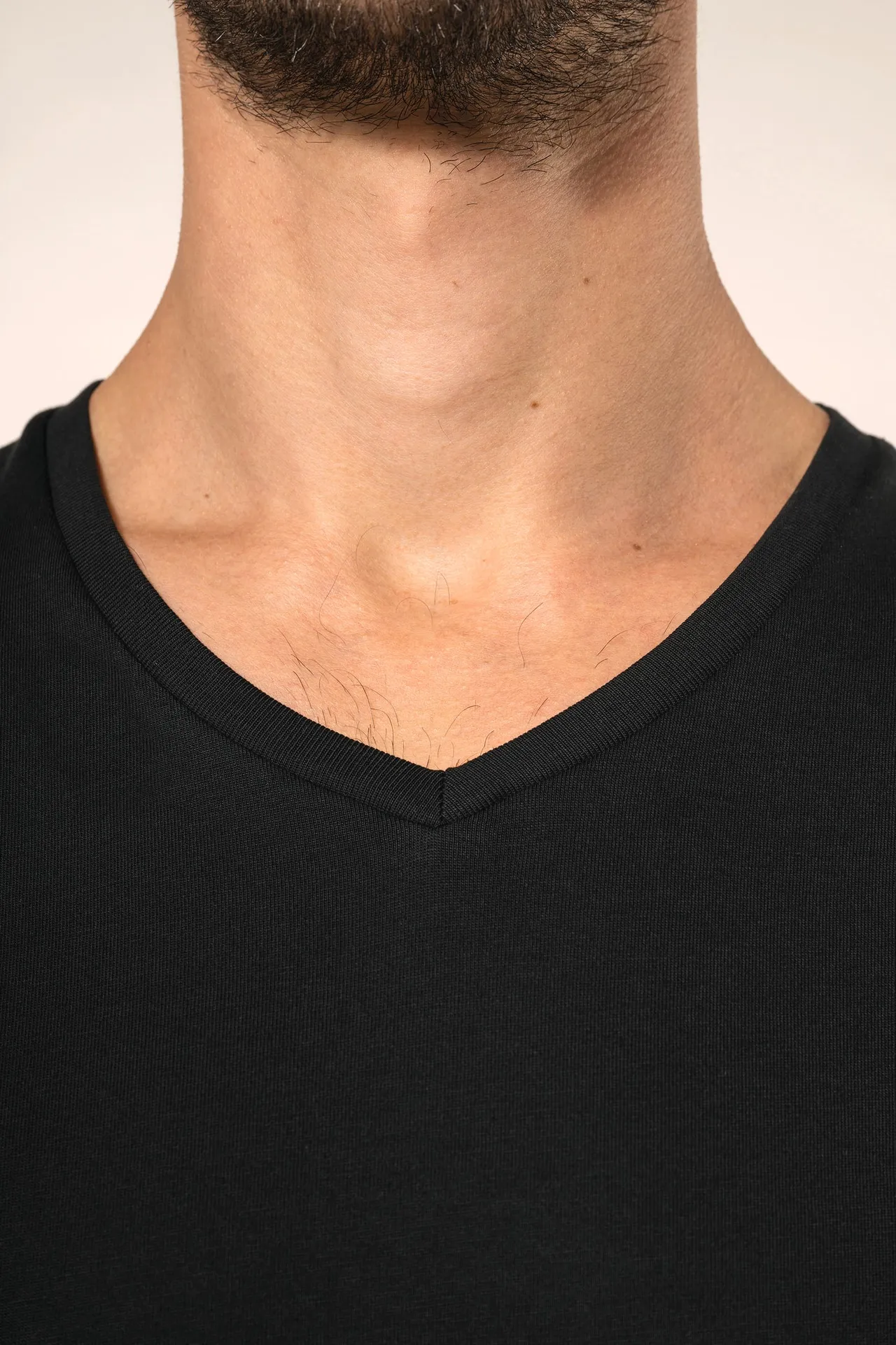 Supima® Herren-T-Shirt mit V-Ausschnitt und kurzen Ärmeln