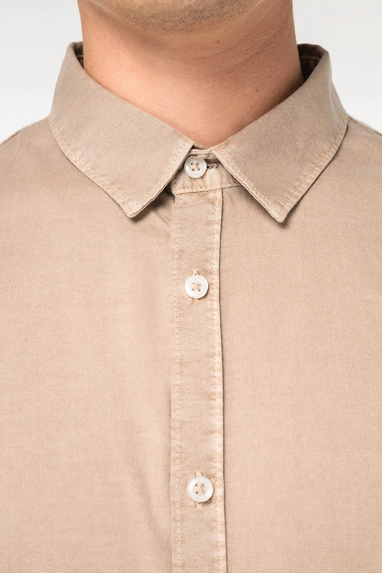 Umweltfreundliches ausgewaschenes Herrenhemd