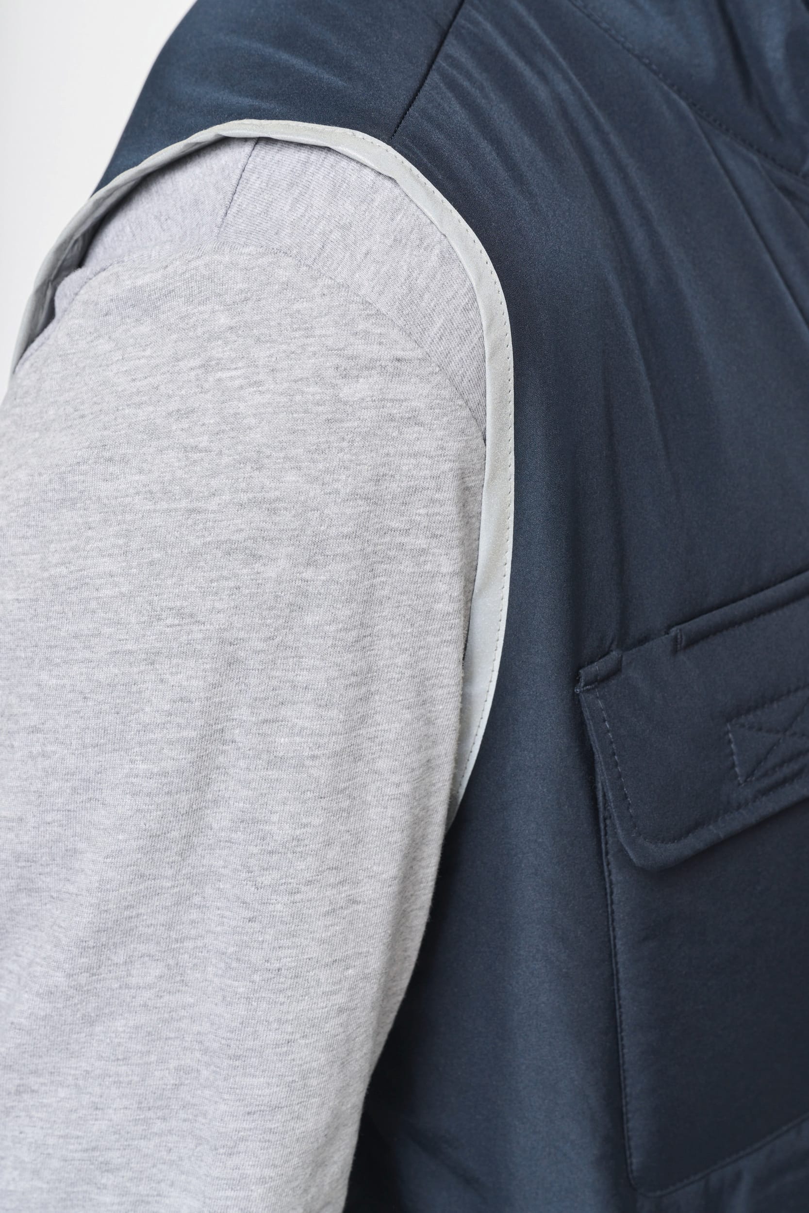 4-lagiger Bodywarmer mit Wärmeisolierung. 4-lagiger Bodywarmer mit Wärmeisolierung.