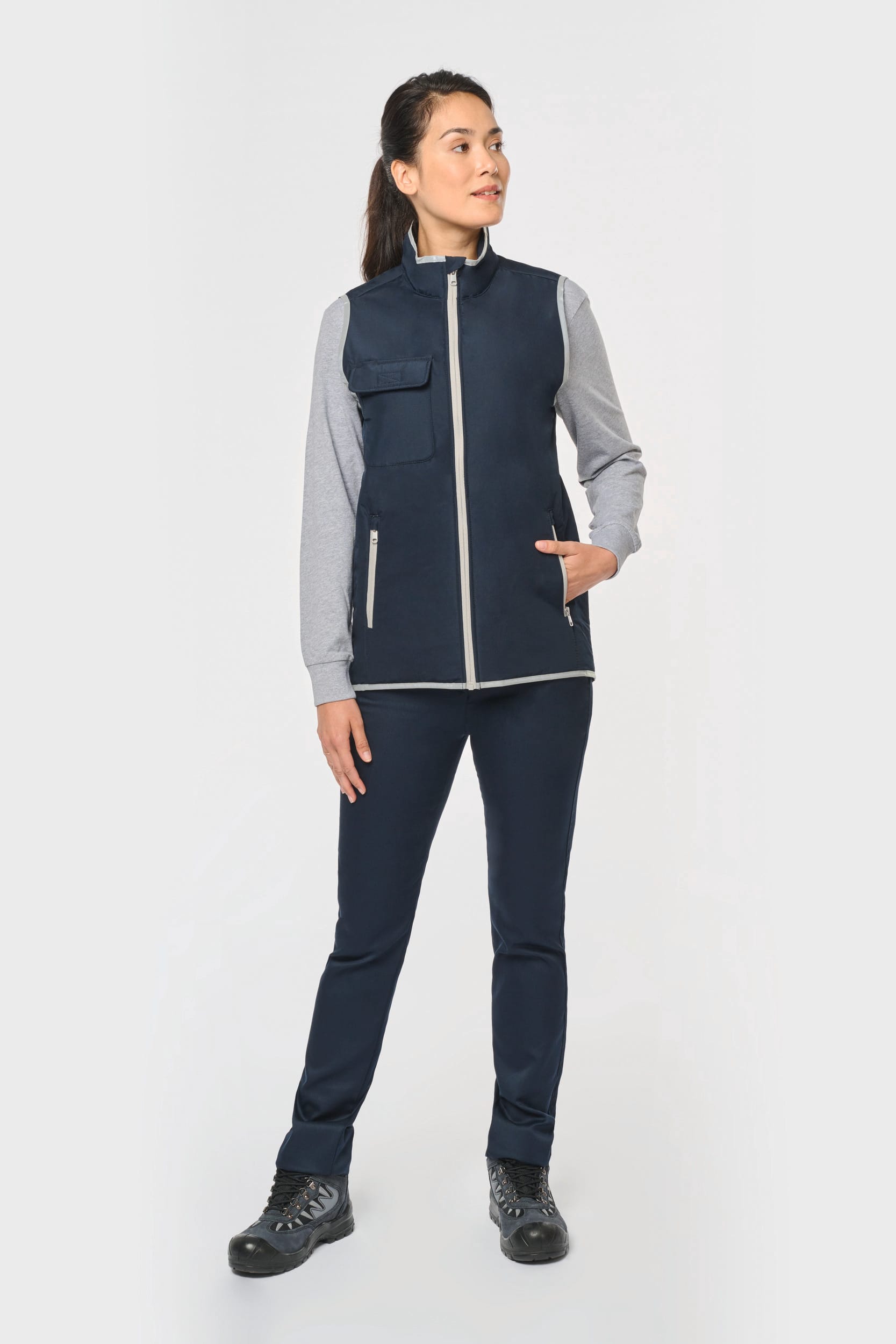 4-lagiger Bodywarmer mit Wärmeisolierung. 4-lagiger Bodywarmer mit Wärmeisolierung.
