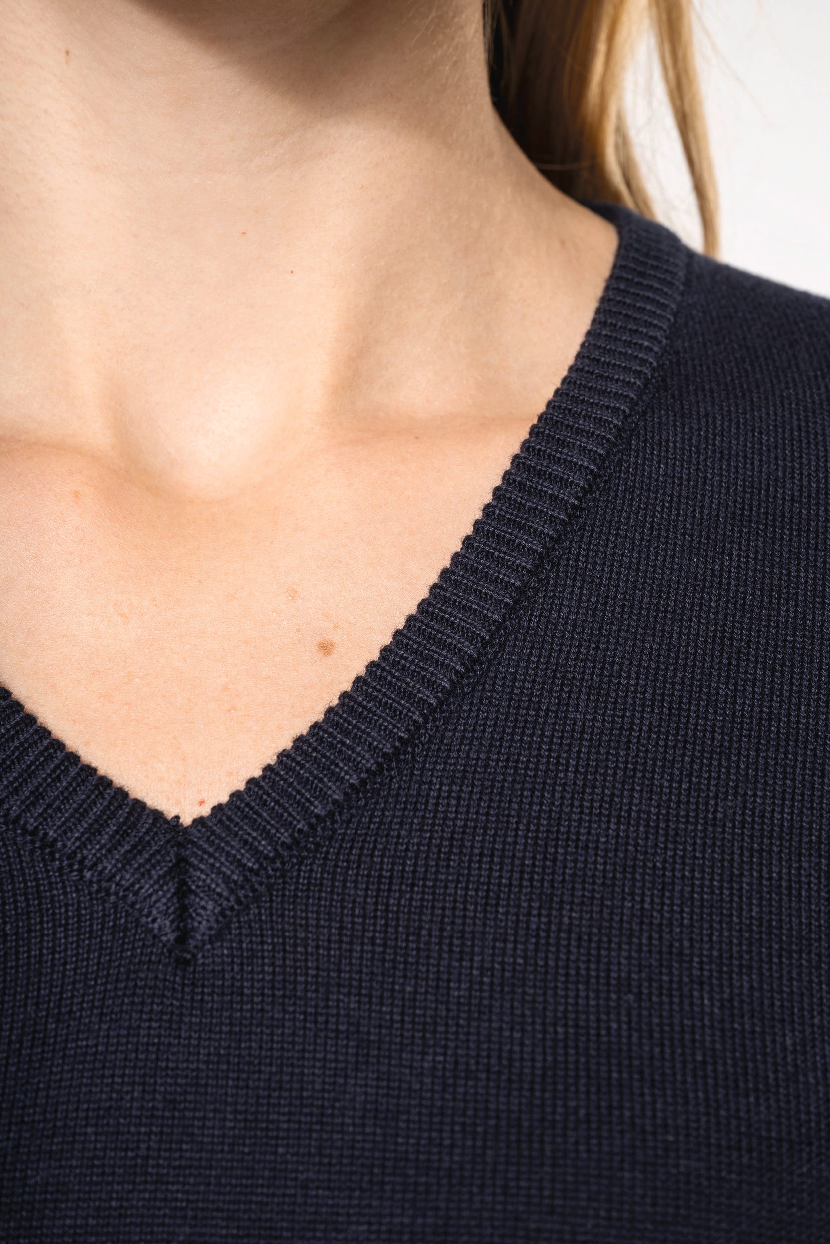 Damenpullover mit V-Ausschnitt