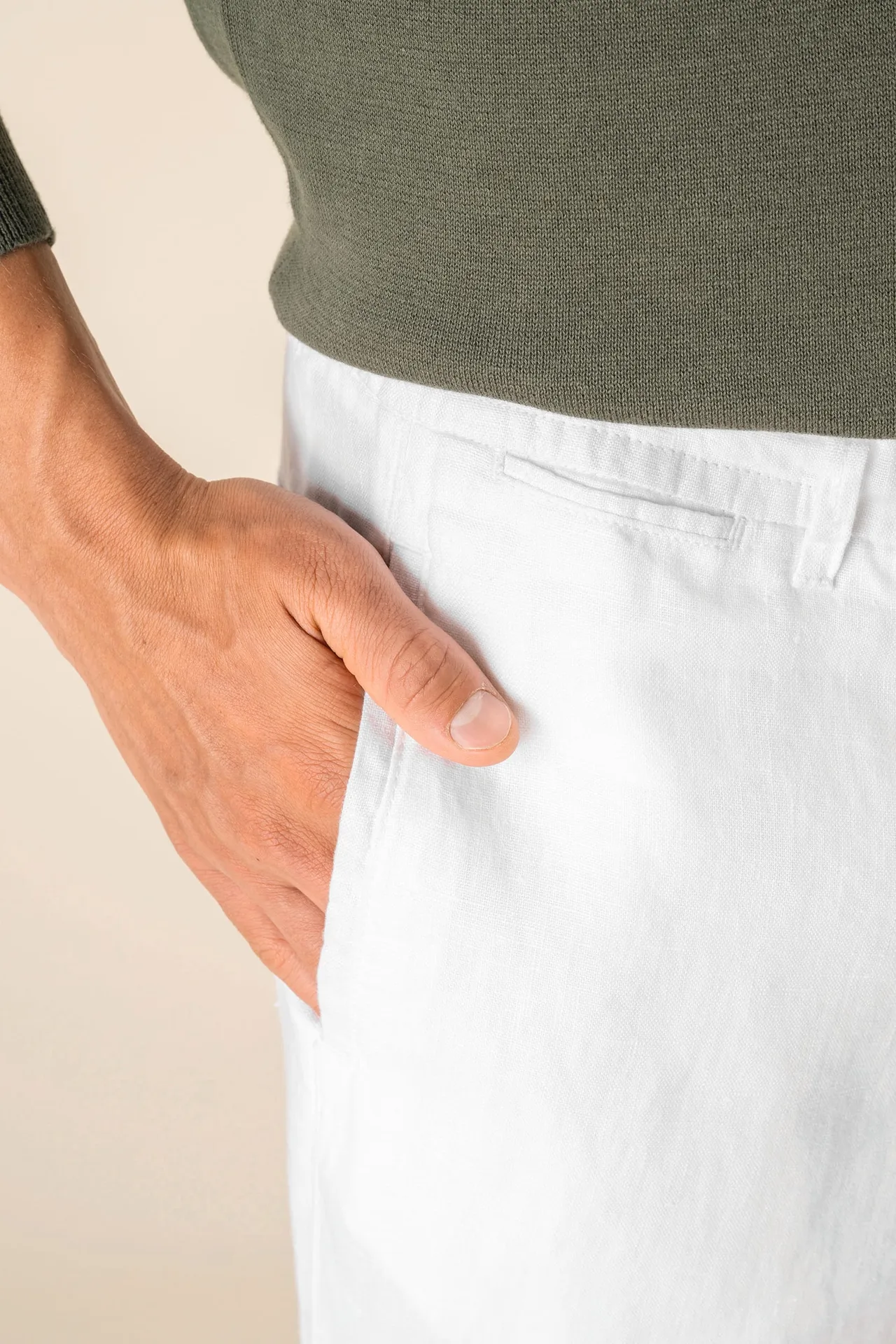 Ausgewaschene Herrenhose aus Leinen