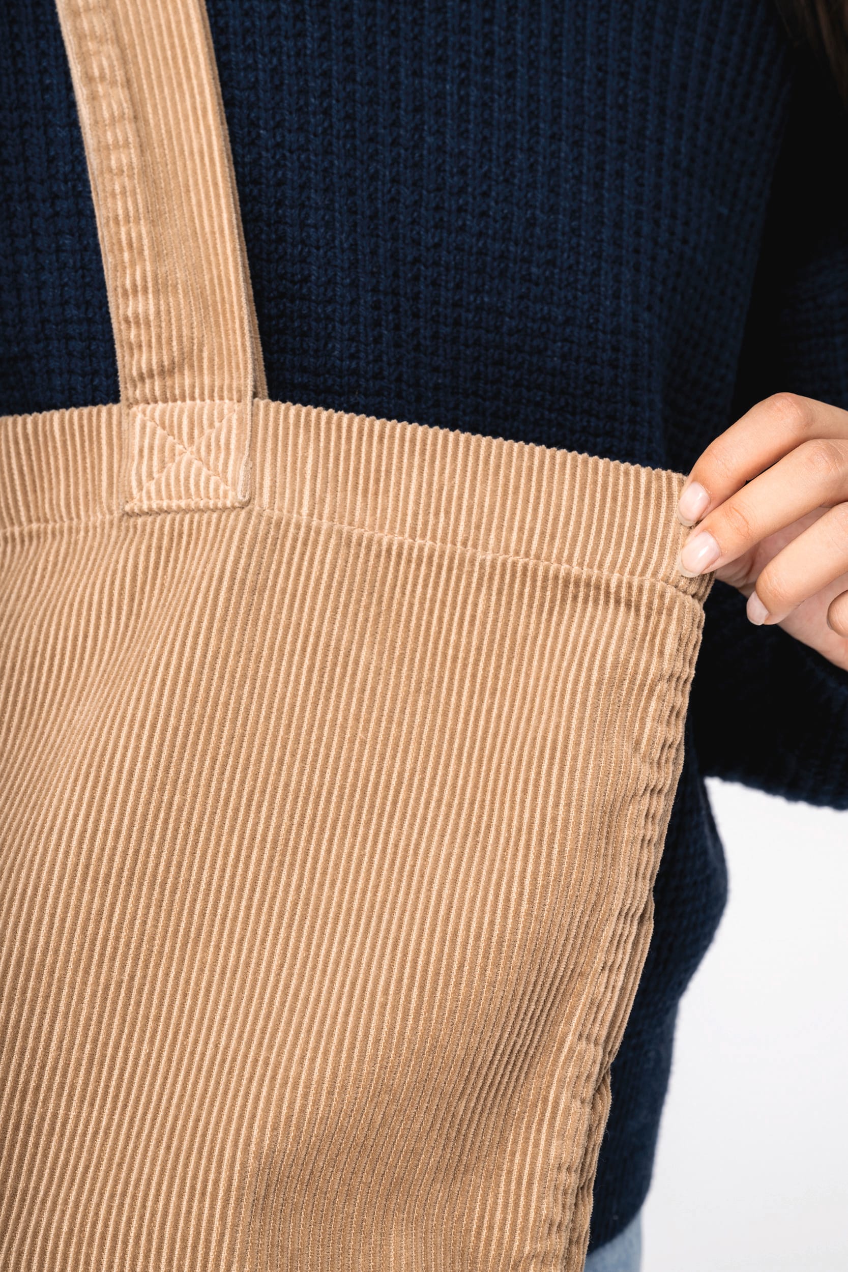 Umweltfreundliche ausgewaschene Tasche aus Kord Umweltfreundliche ausgewaschene Tasche aus Kord