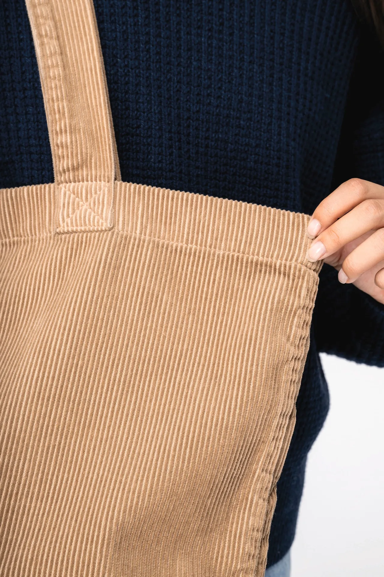 Umweltfreundliche ausgewaschene Tasche aus Kord