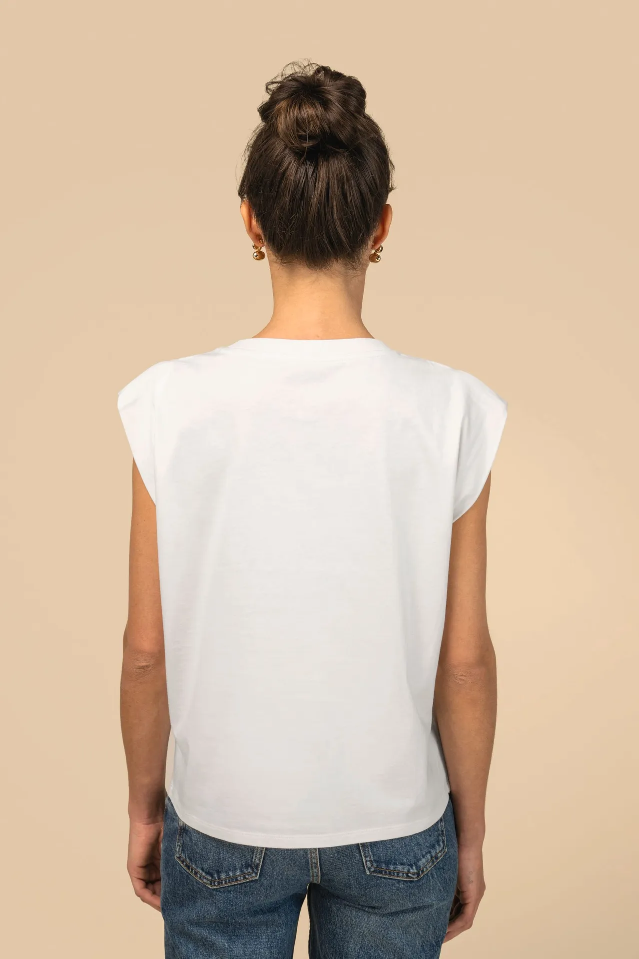 Nachhaltiges ärmelloses Damen-T-Shirt mit Schulterpolstern