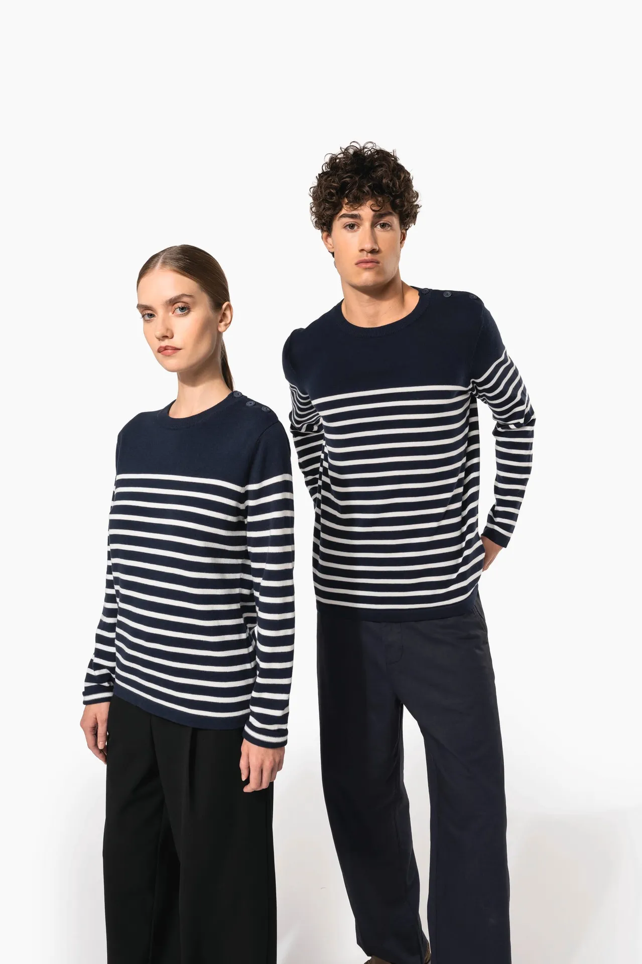 Damenpullover im Marine-Stil